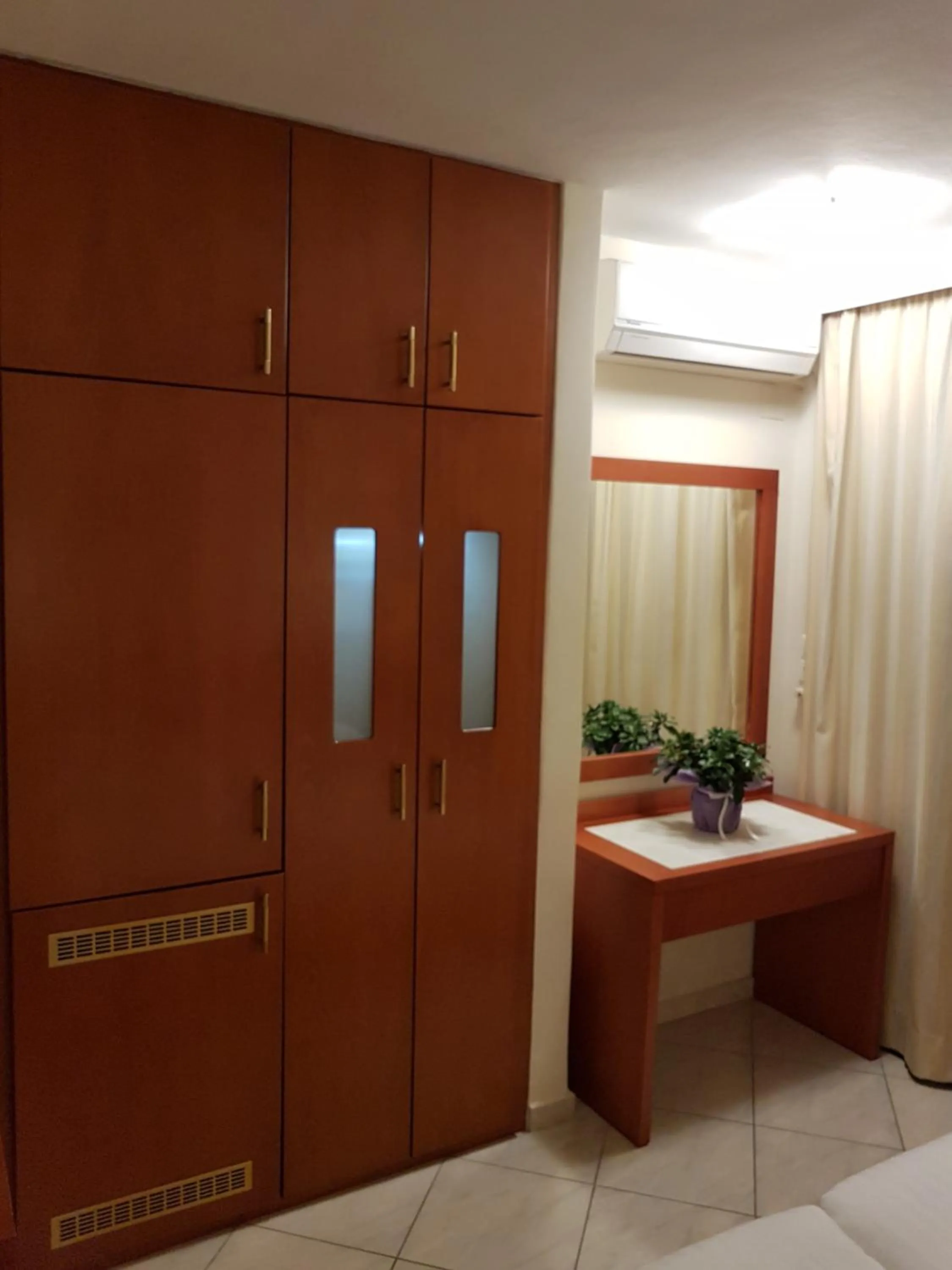 Photo of the whole room in Liberty Hotel