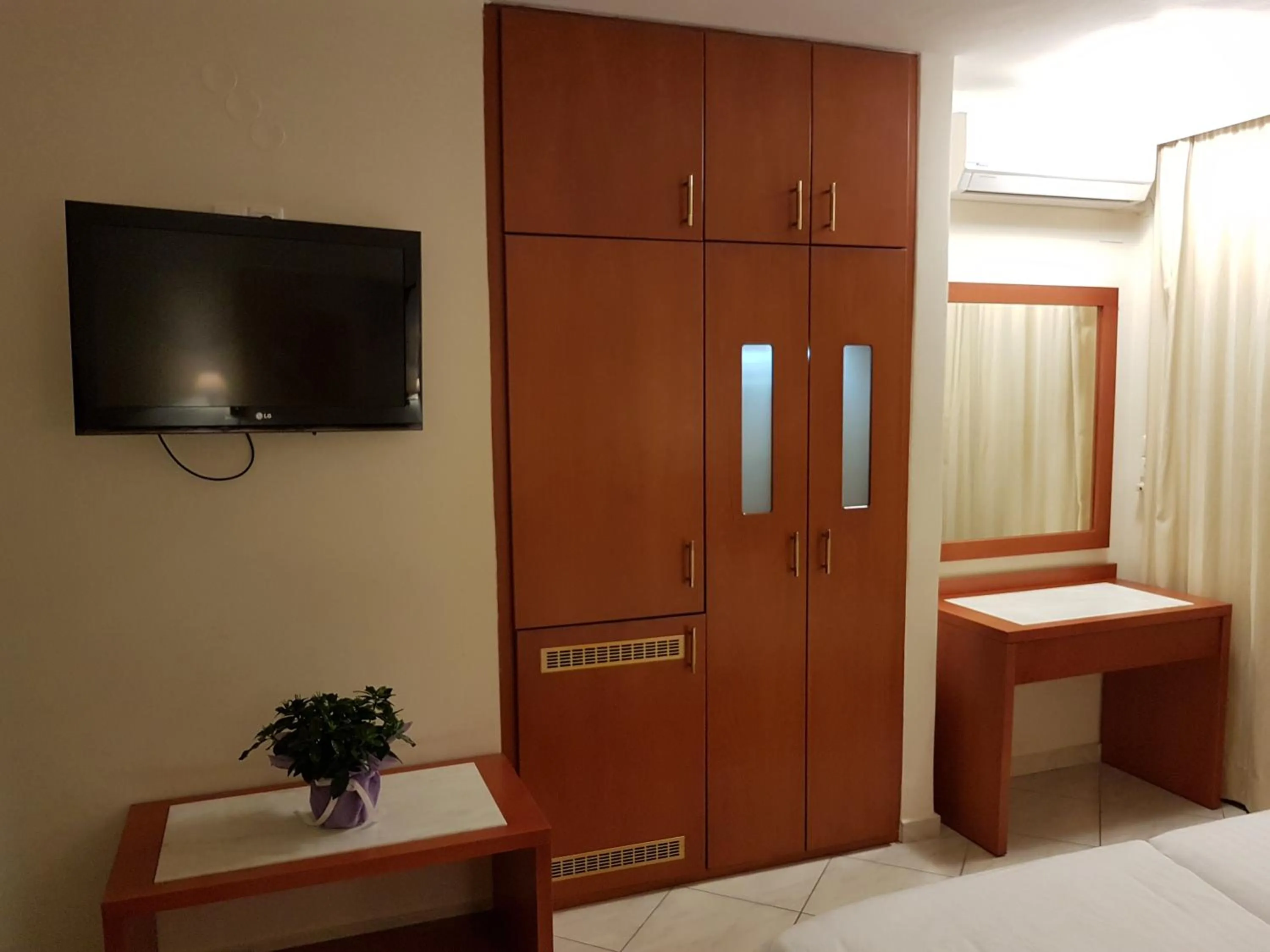 Photo of the whole room in Liberty Hotel