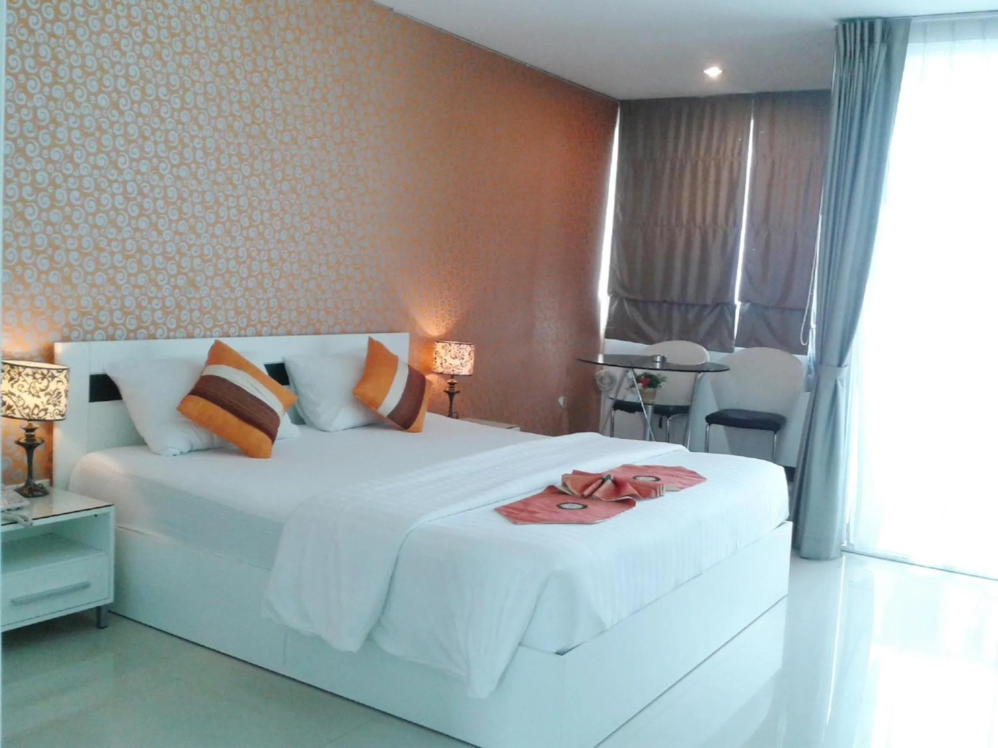 Restaurant/places to eat, Bed in Grand Residence Jomtien