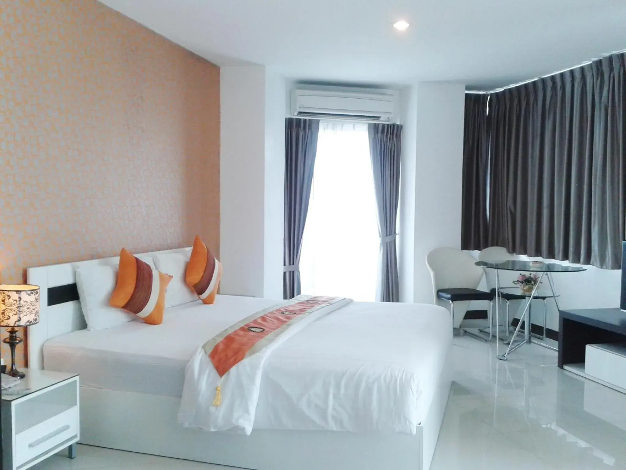 Day, Bed in Grand Residence Jomtien