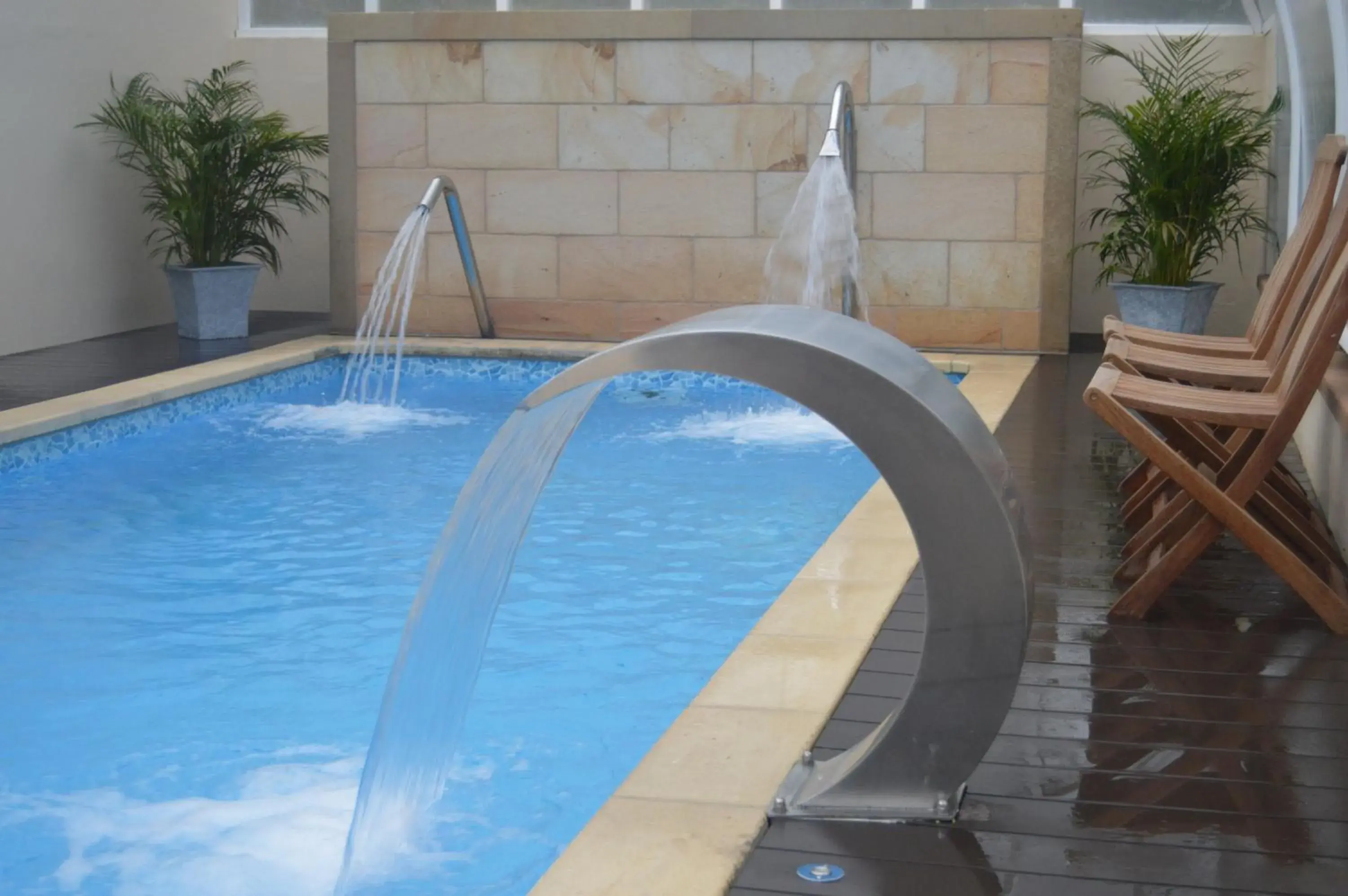 Swimming pool in Hotel Balneario De Alceda Swimming pool in Hotel Balneario De Alceda