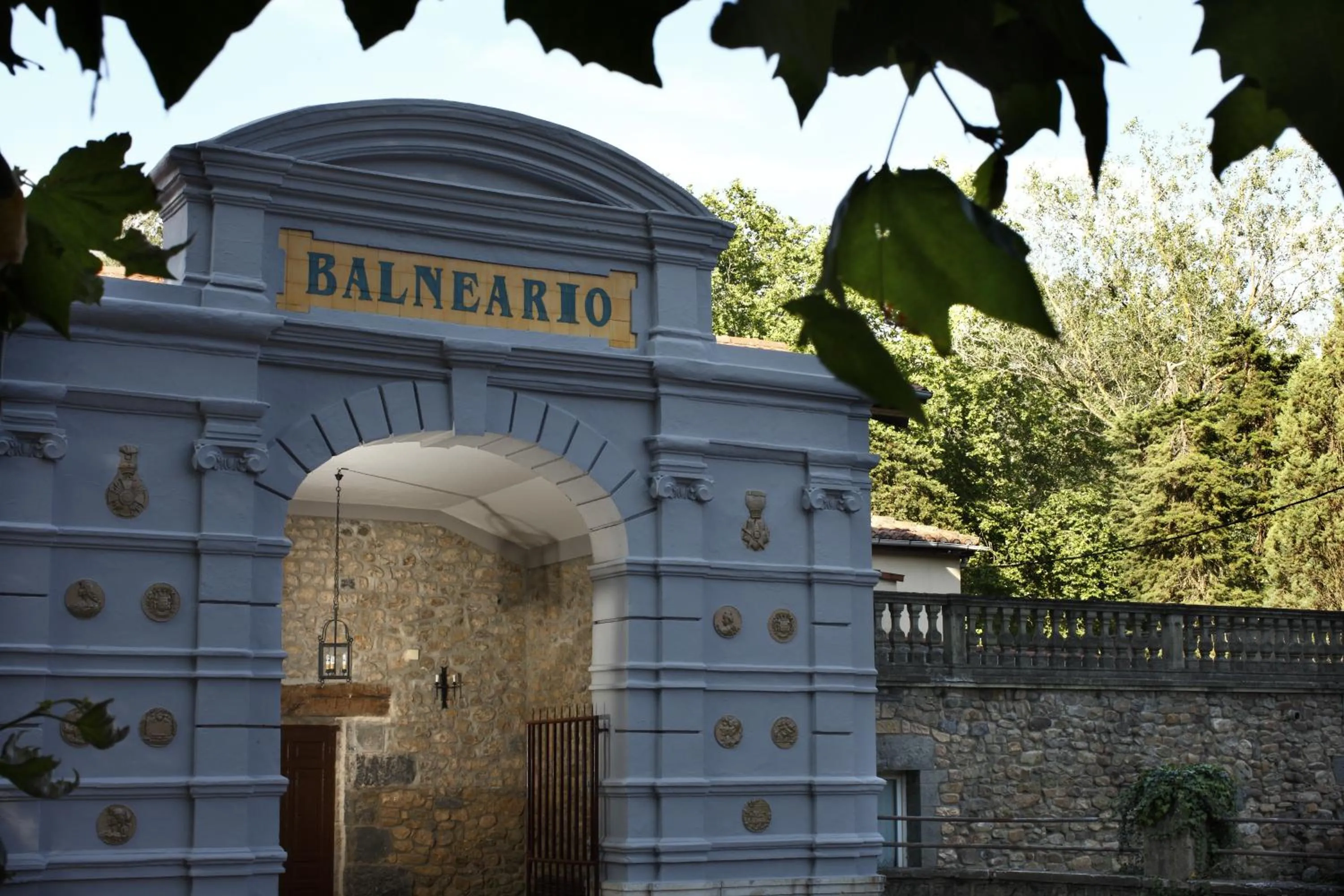 Facade/entrance in Hotel Balneario De Alceda