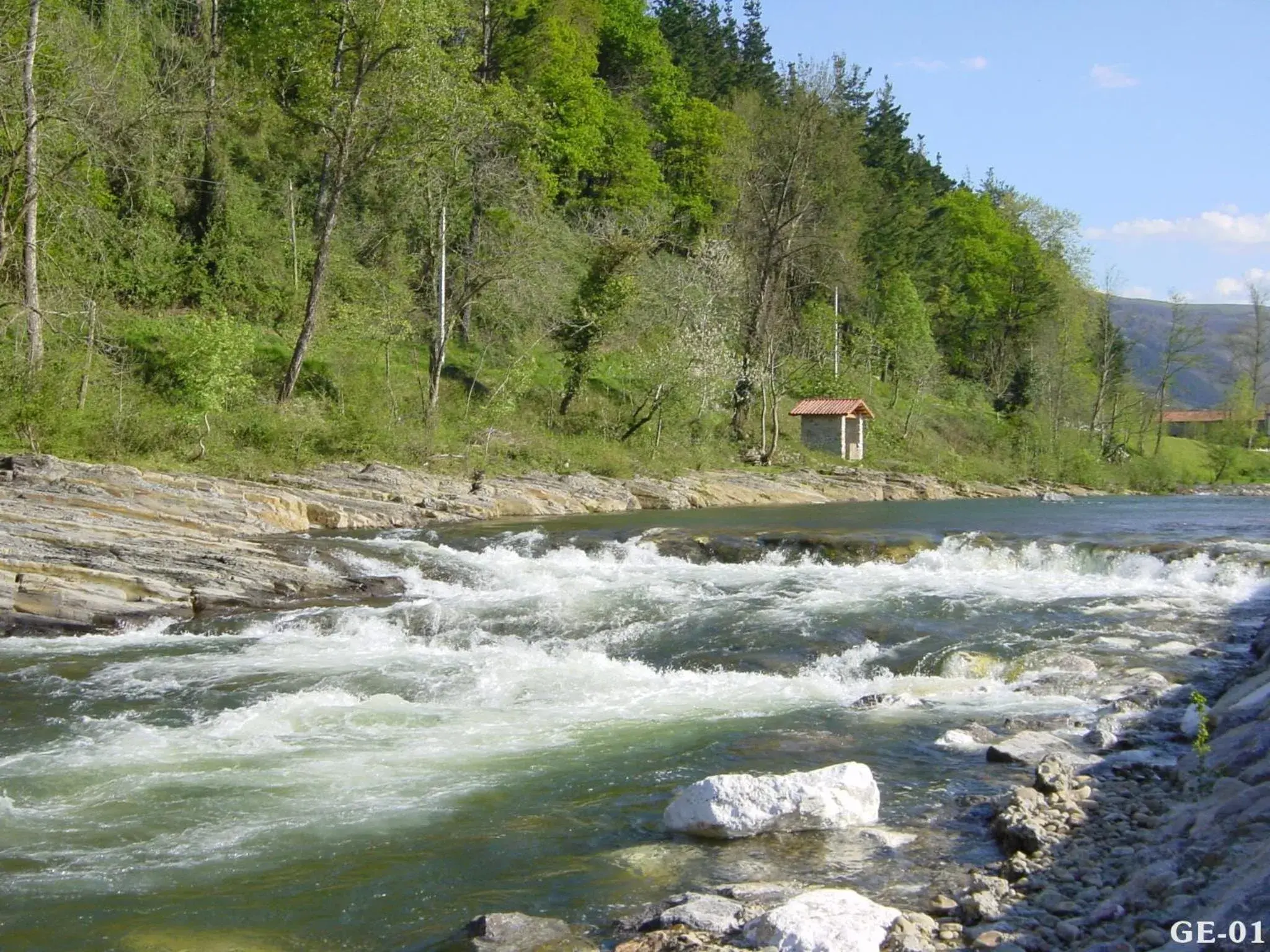 Twin Room in Hotel Balneario De Alceda Twin Room in Hotel Balneario De Alceda