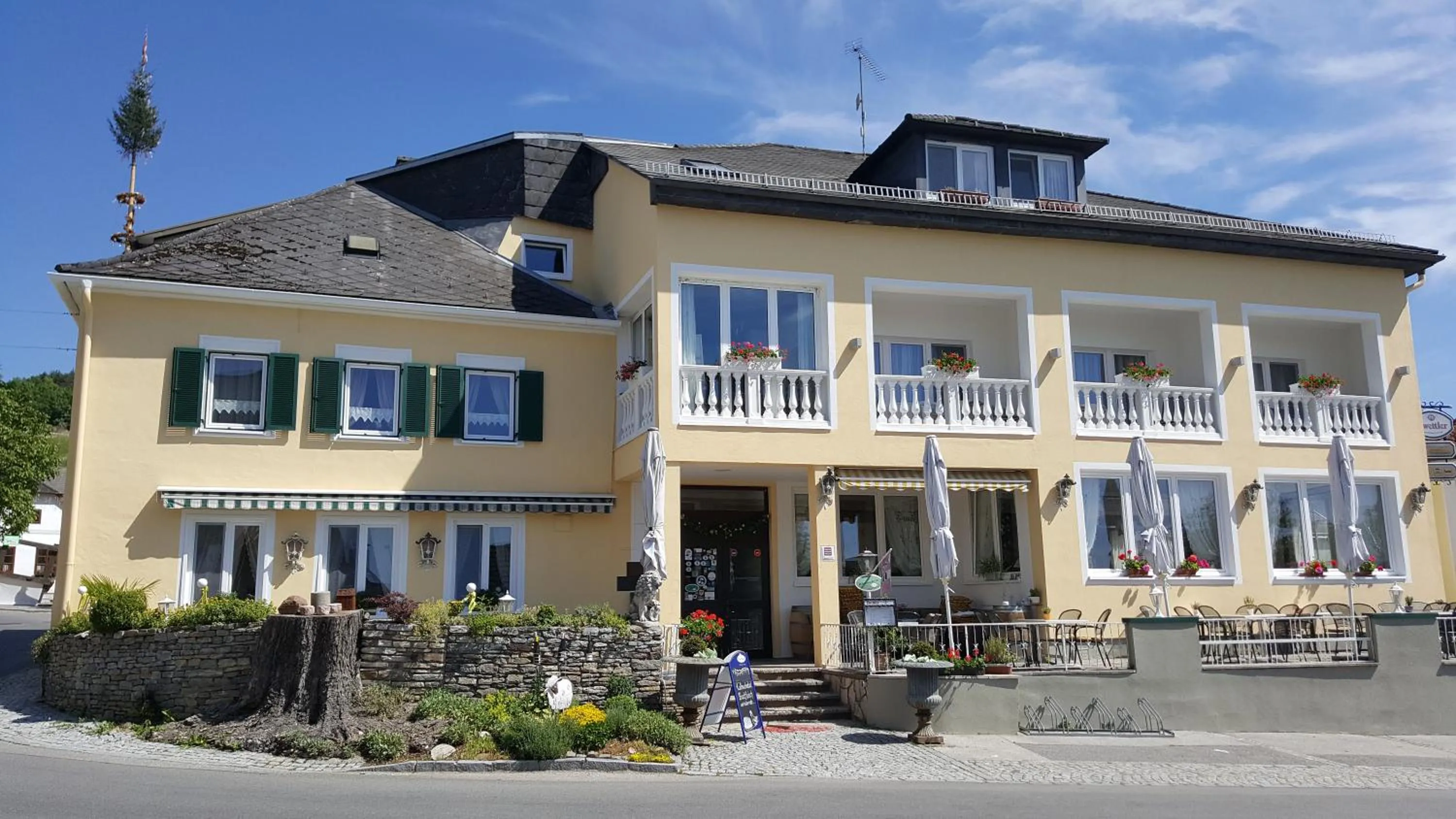 Facade/entrance in Schlossgasthof