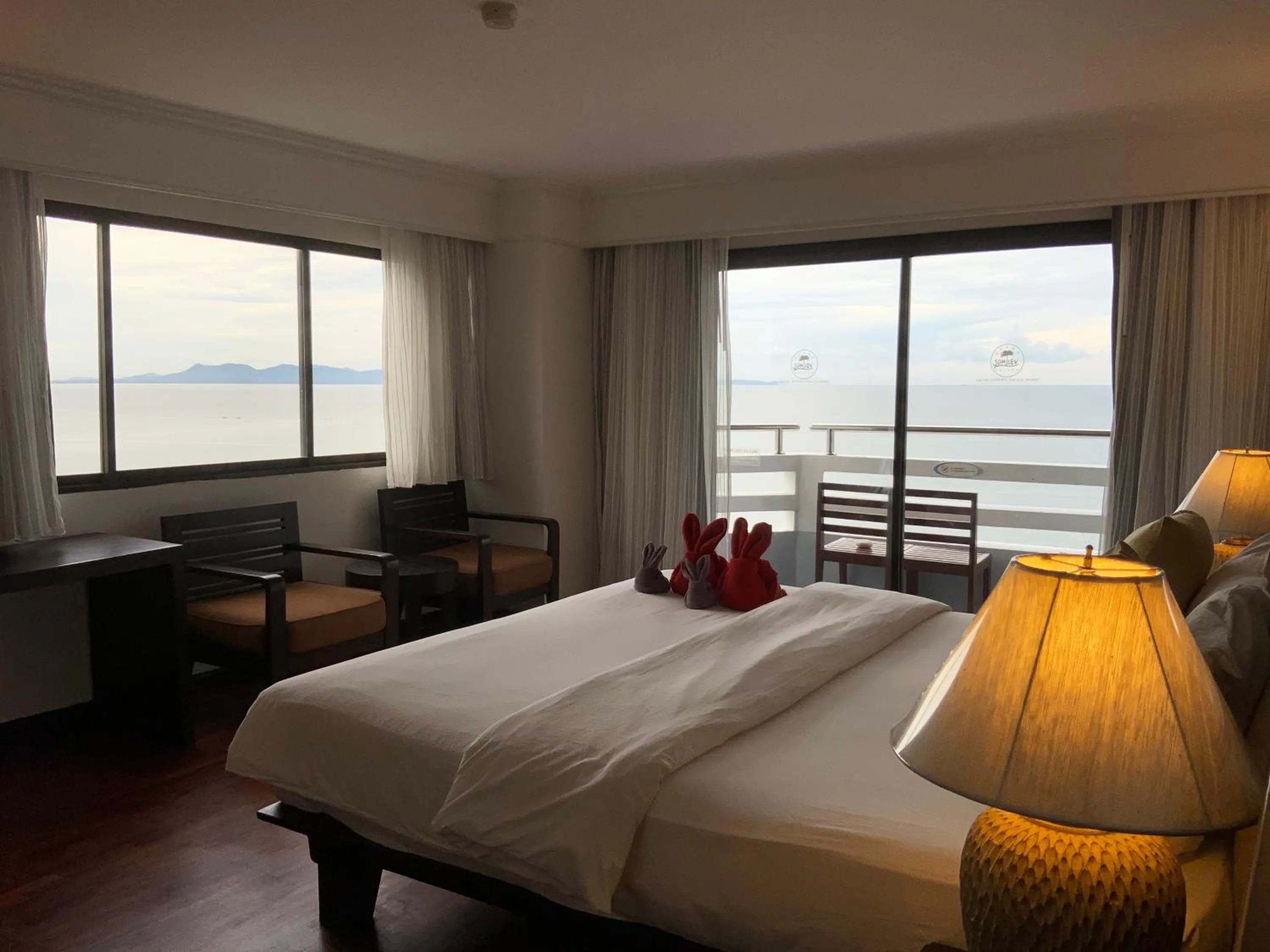 Bed in Grand Jomtien Palace Hotel - SHA Extra Plus