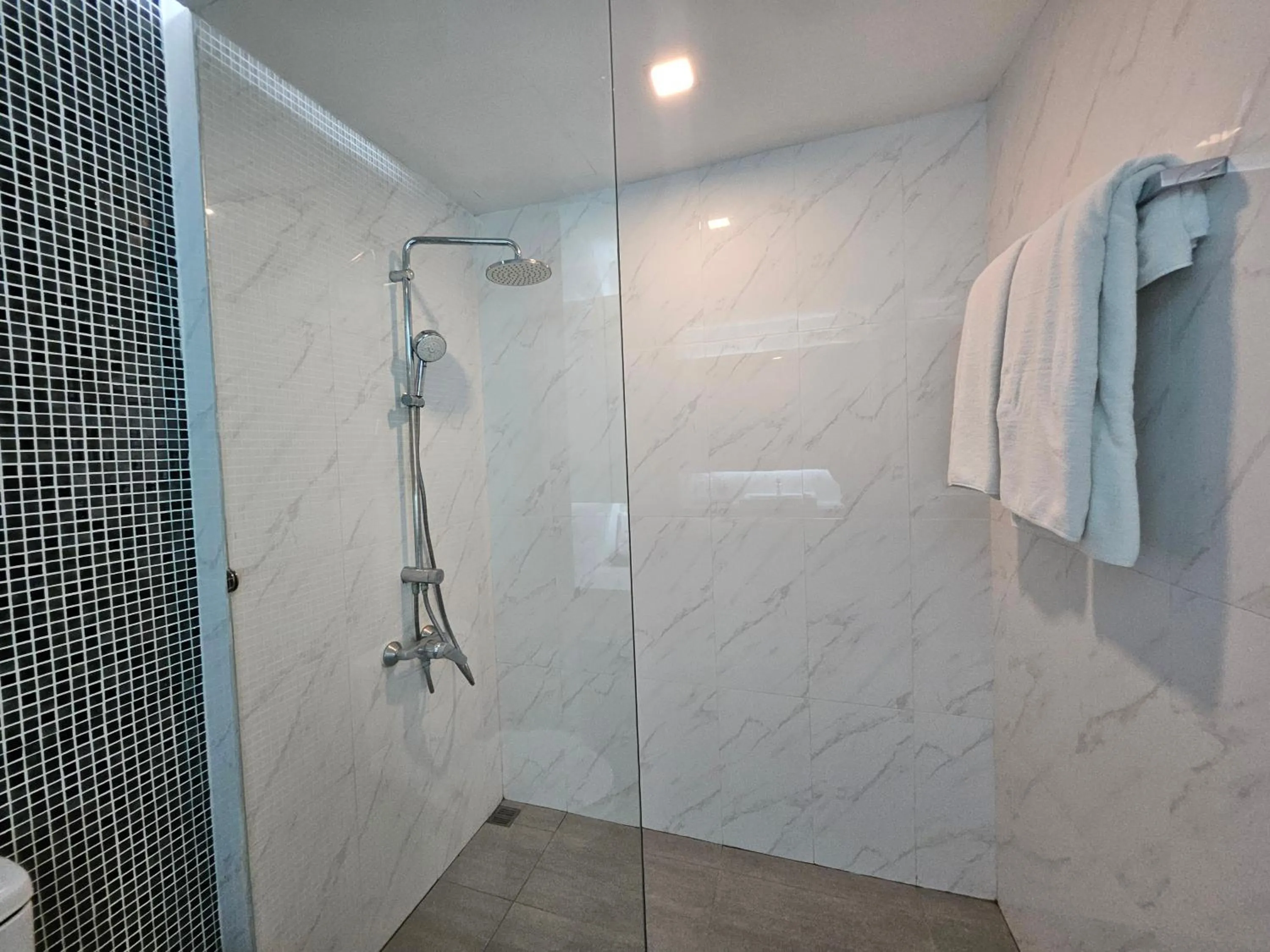 Shower in Grand Jomtien Palace Hotel - SHA Extra Plus