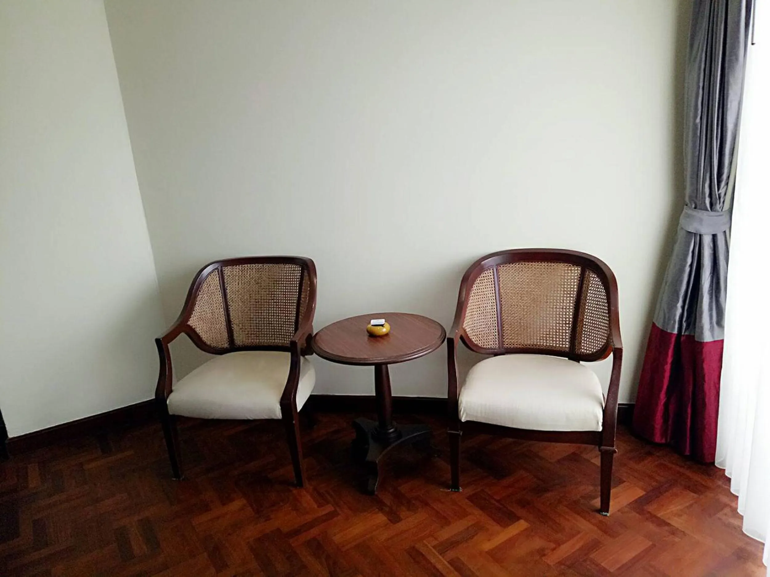 Seating area in Grand Jomtien Palace Hotel - SHA Extra Plus