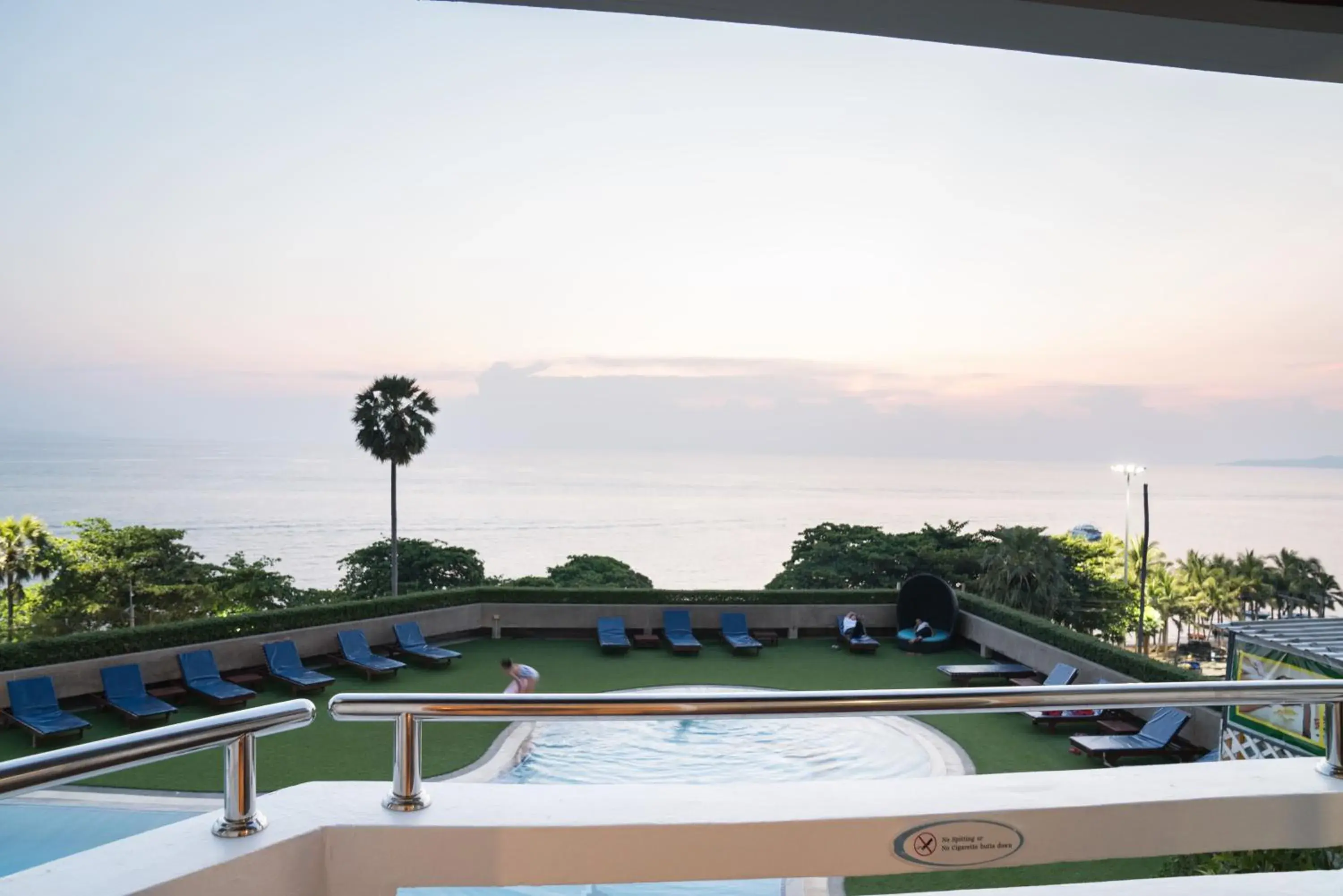 Sea view in Grand Jomtien Palace Hotel - SHA Extra Plus Sea view in Grand Jomtien Palace Hotel - SHA Extra Plus