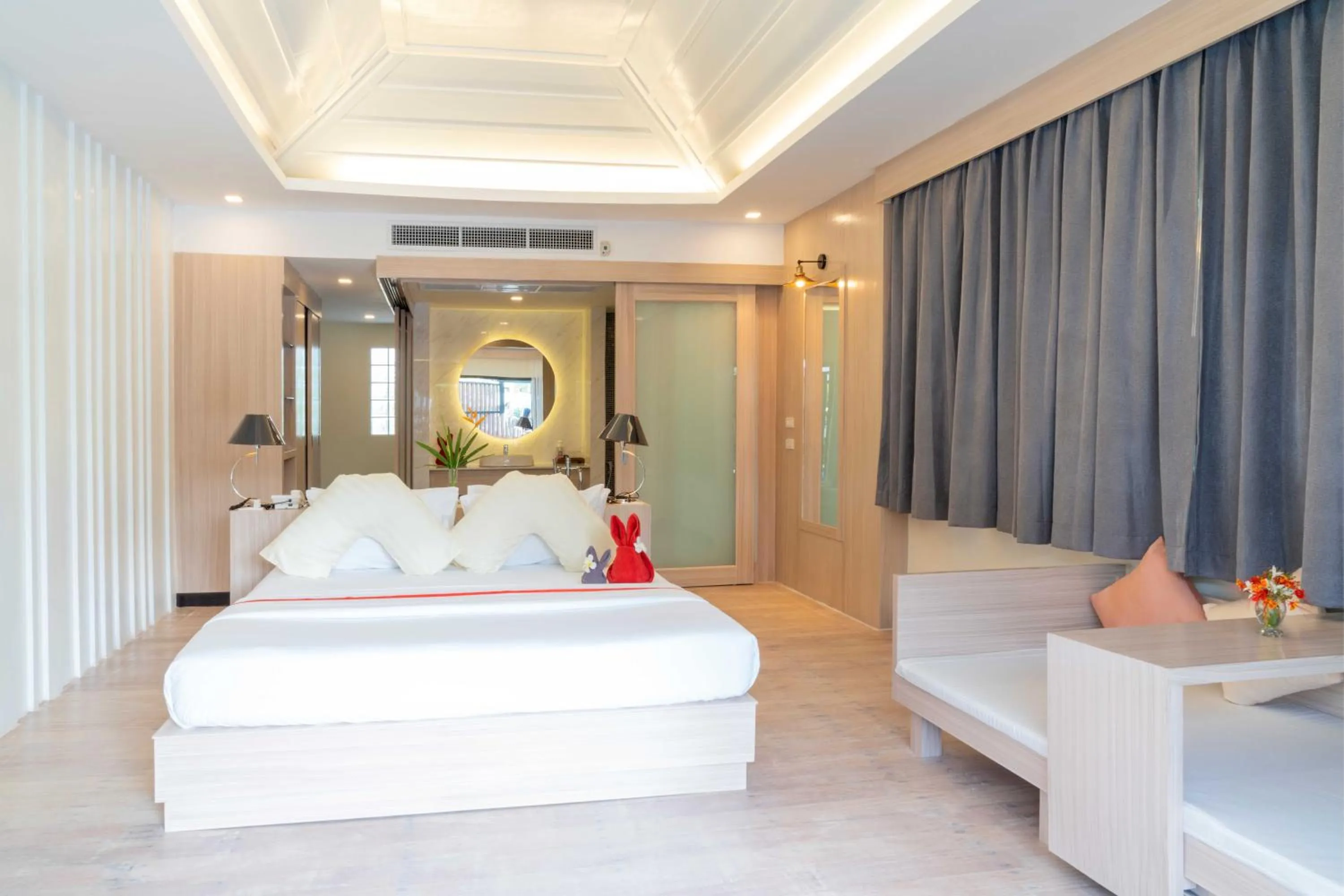 Photo of the whole room, Bed in Grand Jomtien Palace Hotel - SHA Extra Plus