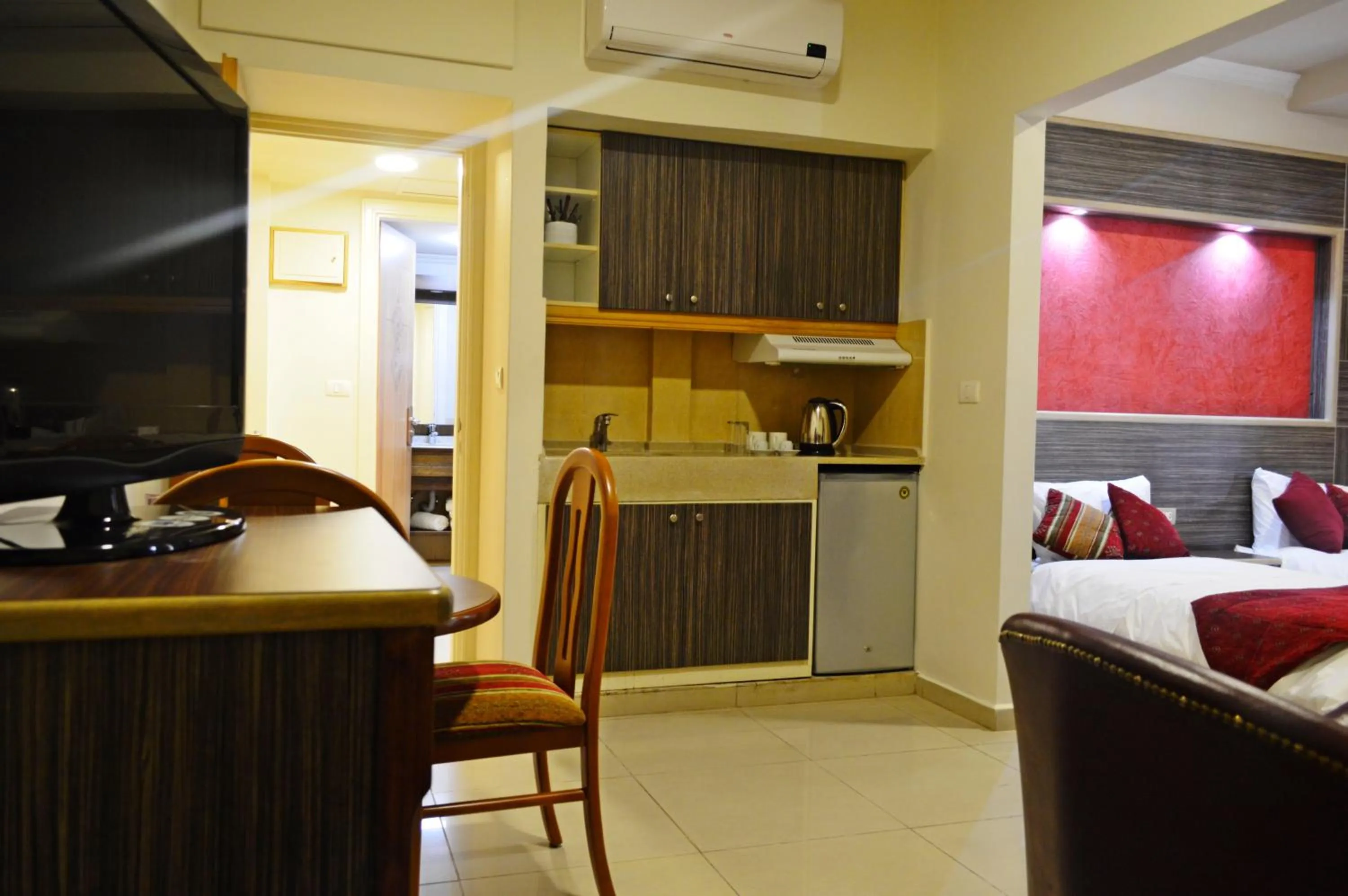 Family, Bed in Elysee Residence