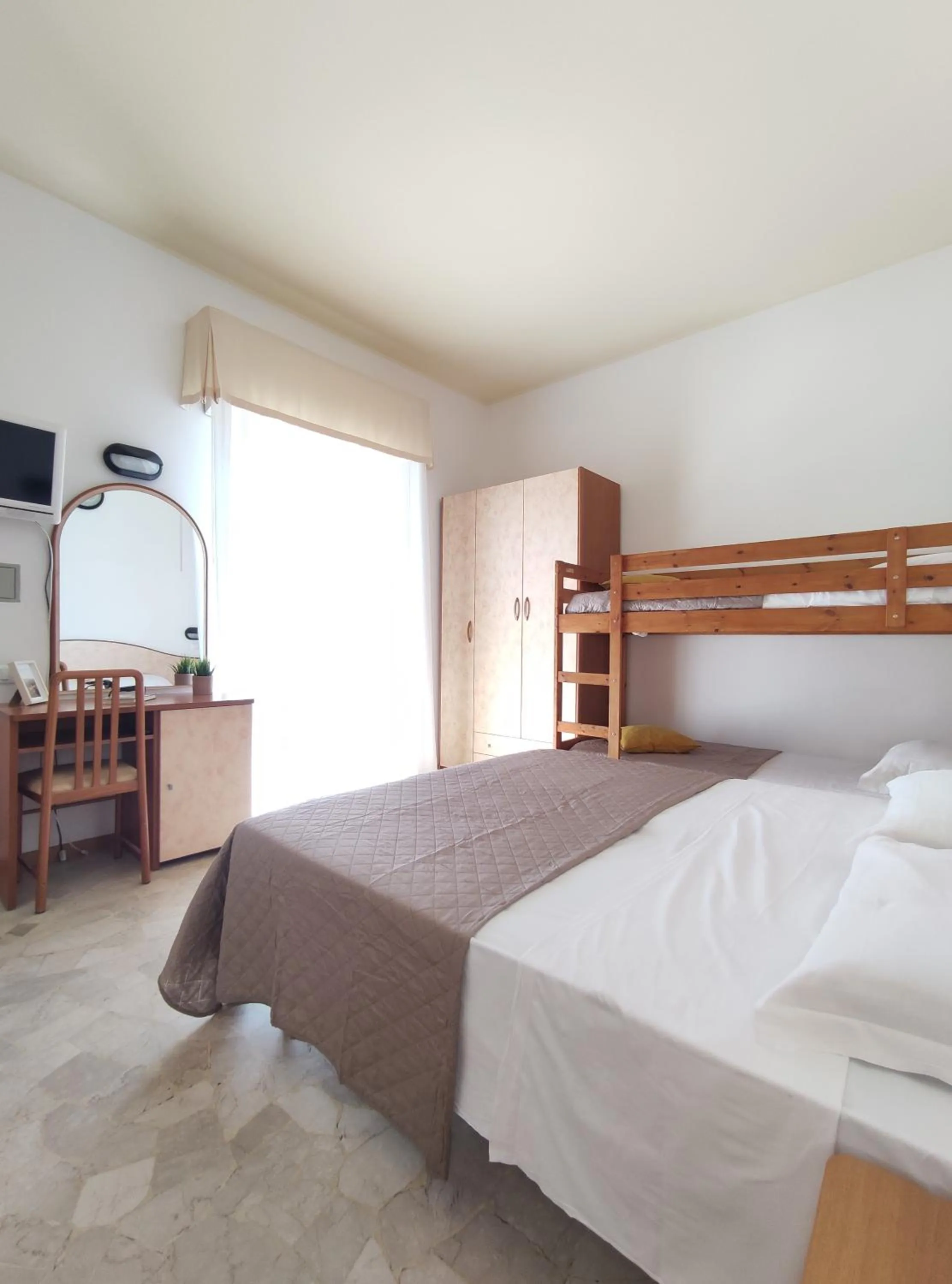 bunk bed, Bed in Hotel Galassia