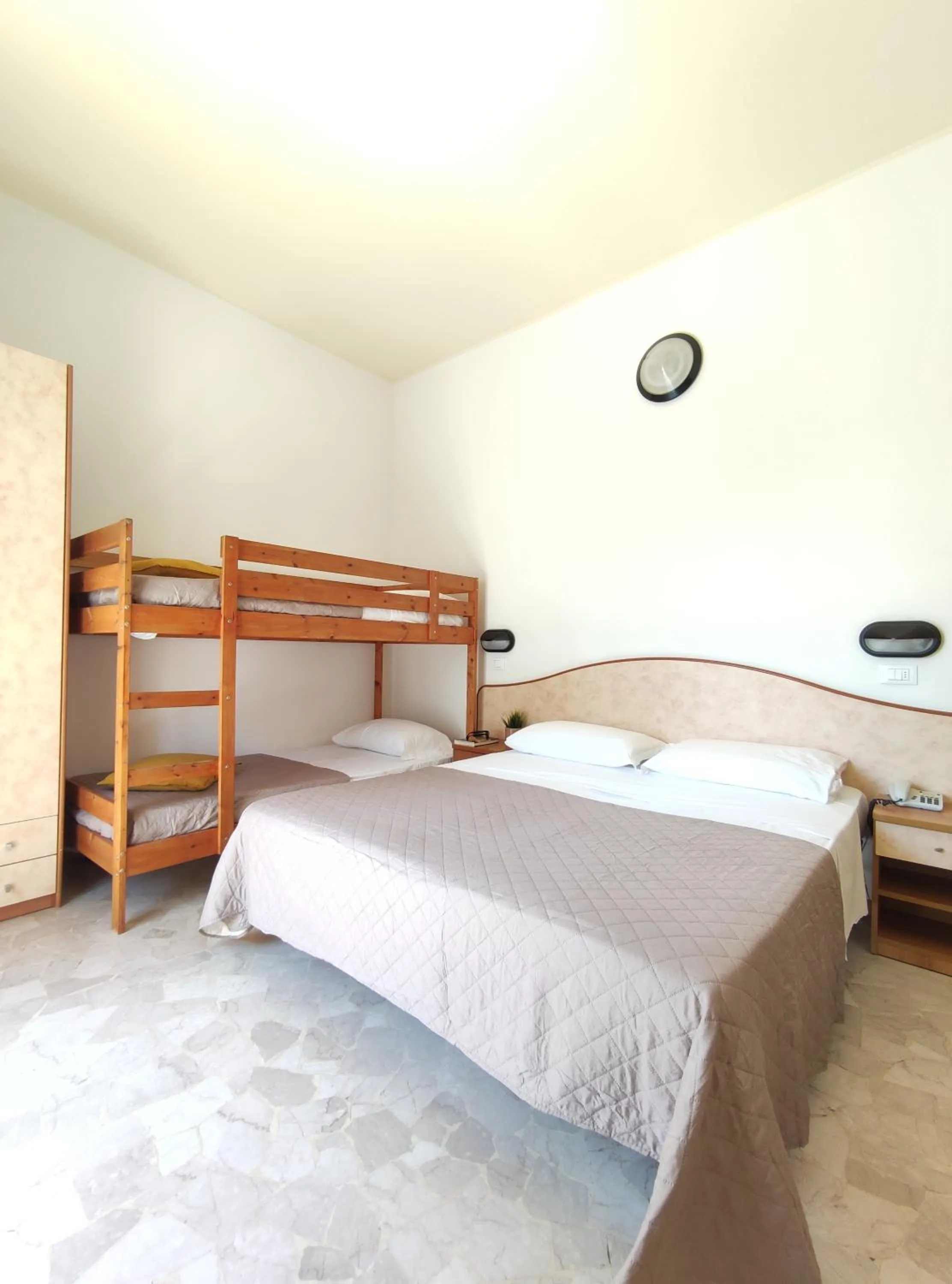 bunk bed, Bed in Hotel Galassia