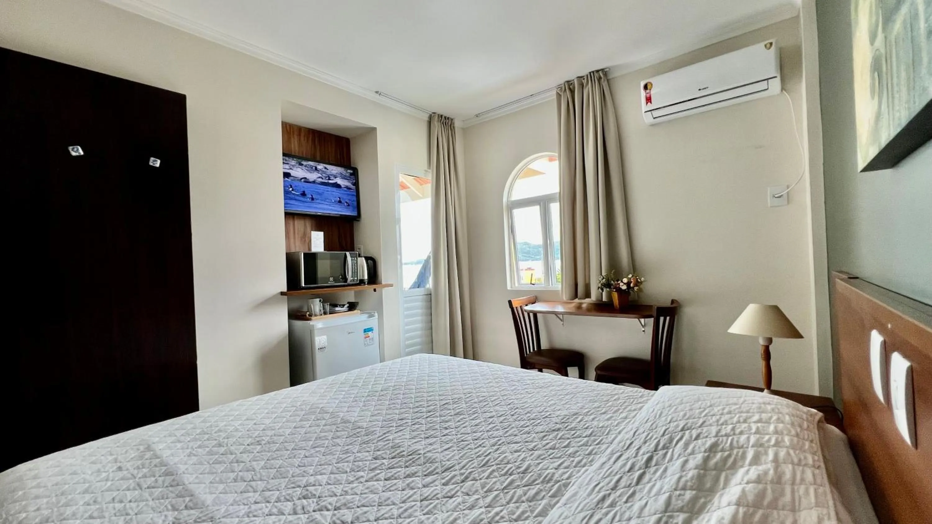 View (from property/room), Bed in Pousada Villa dos Açores