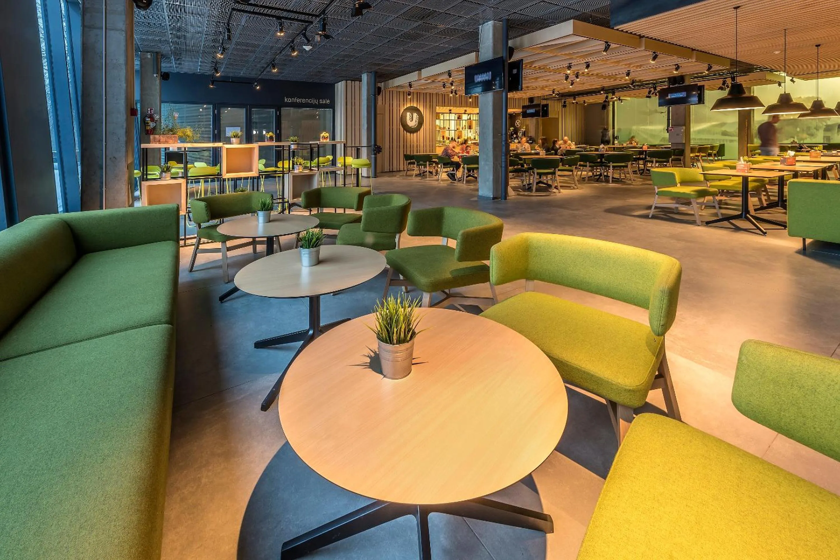 Restaurant/places to eat in Urbihop Hotel