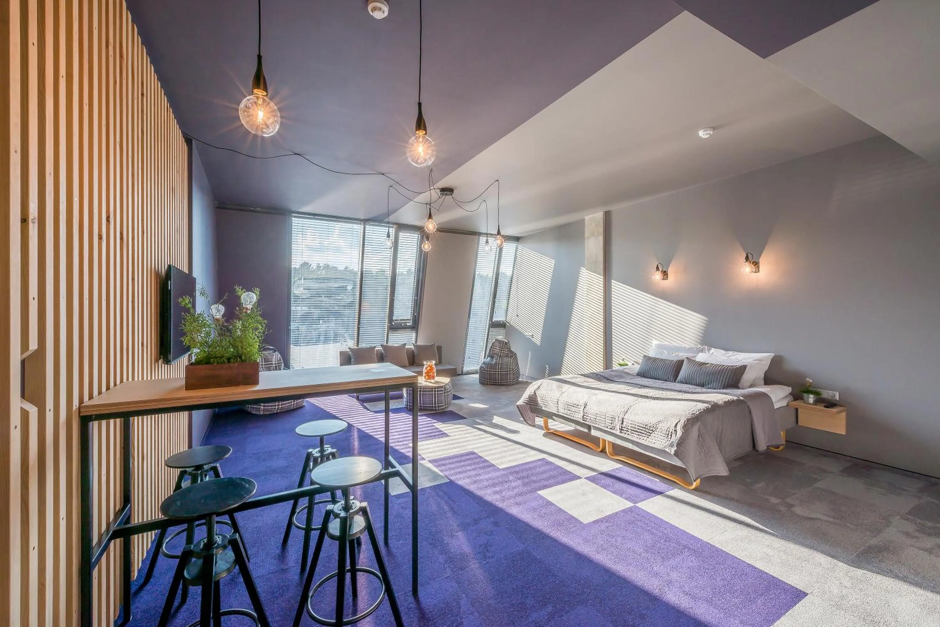 Dining area, Bed in Urbihop Hotel