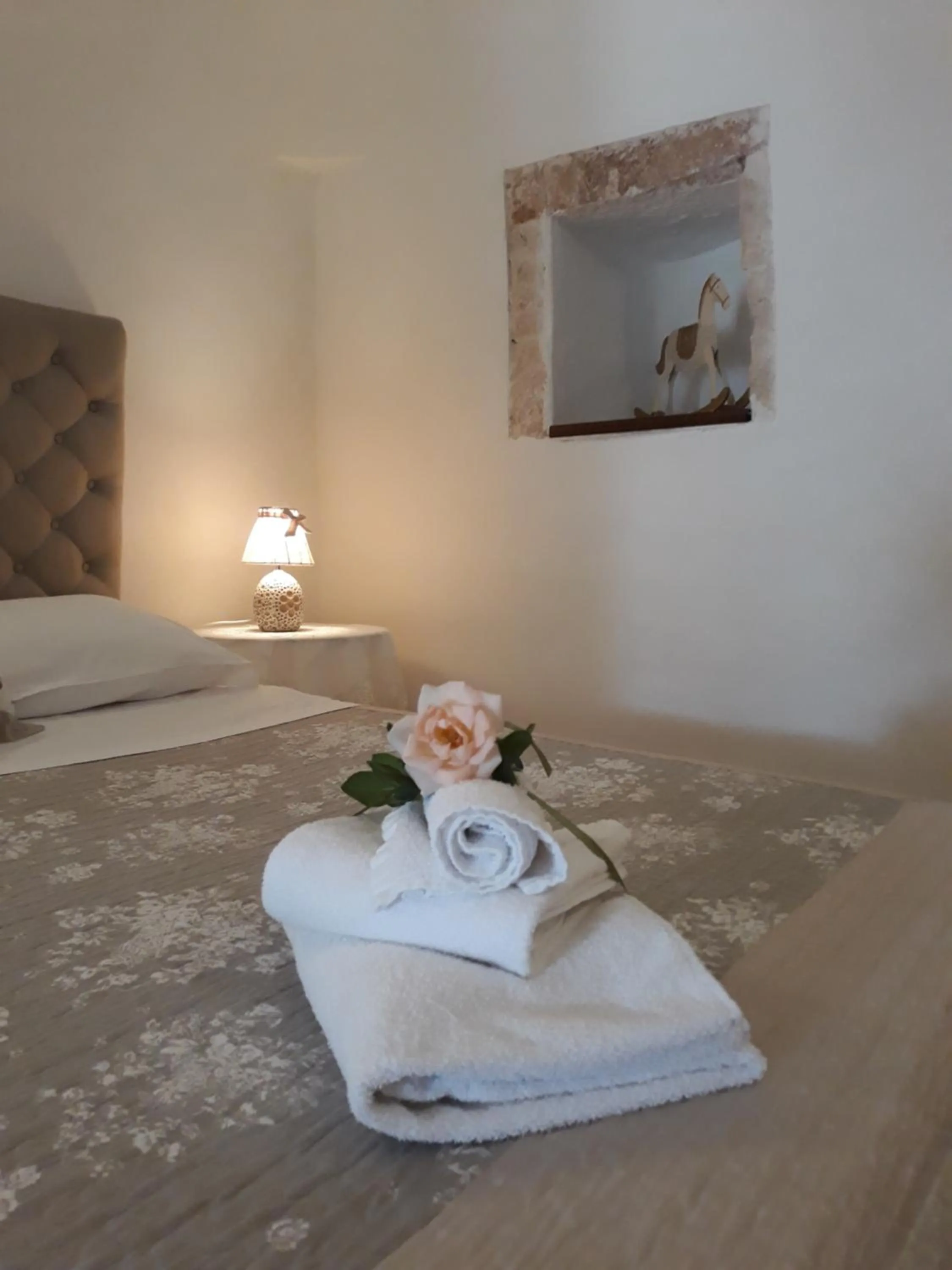 Decorative detail in Mirella Charming