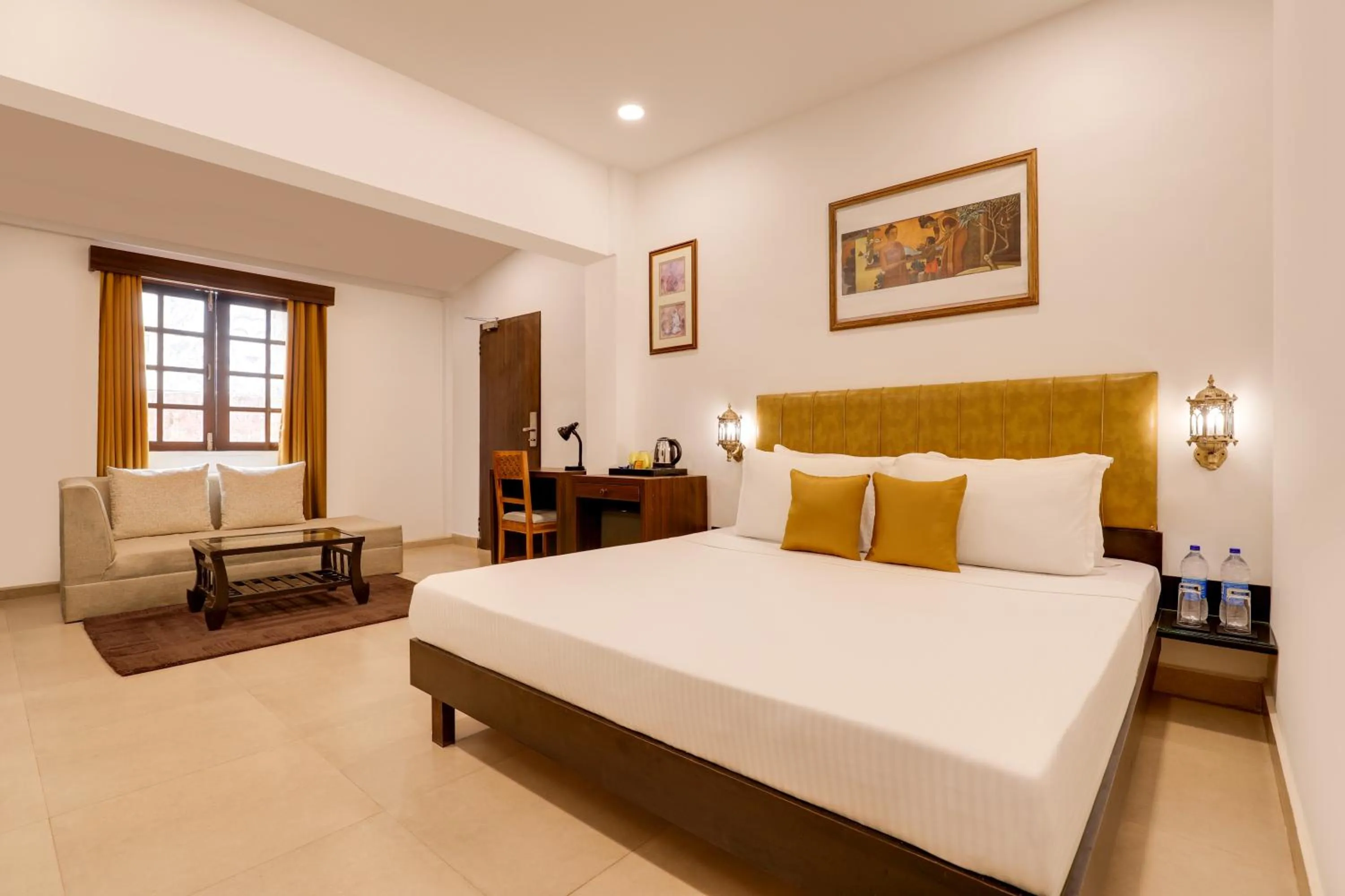 Bedroom, Bed in Lemon Tree Hotel, Dapoli