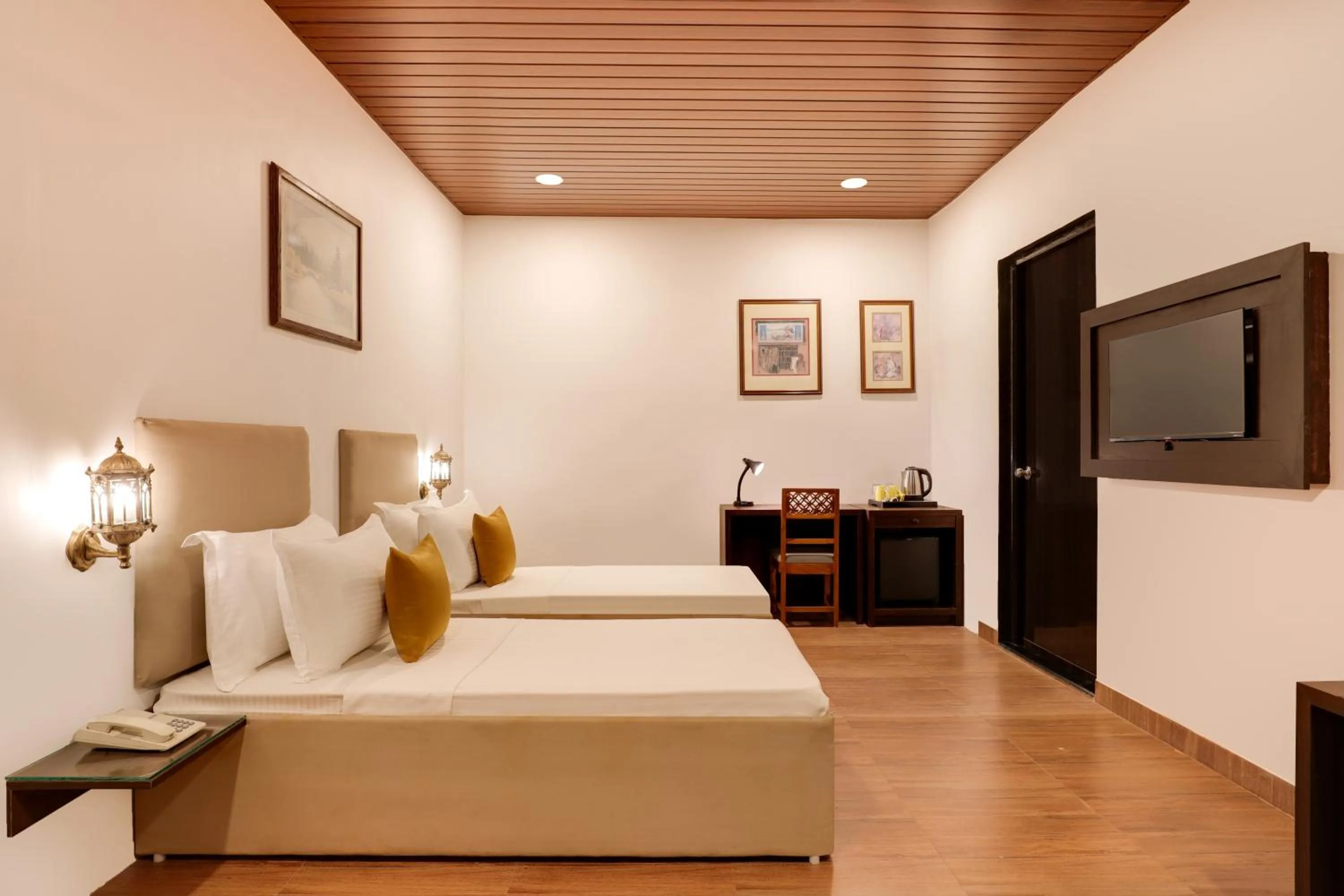 Bedroom, Bed in Lemon Tree Hotel, Dapoli