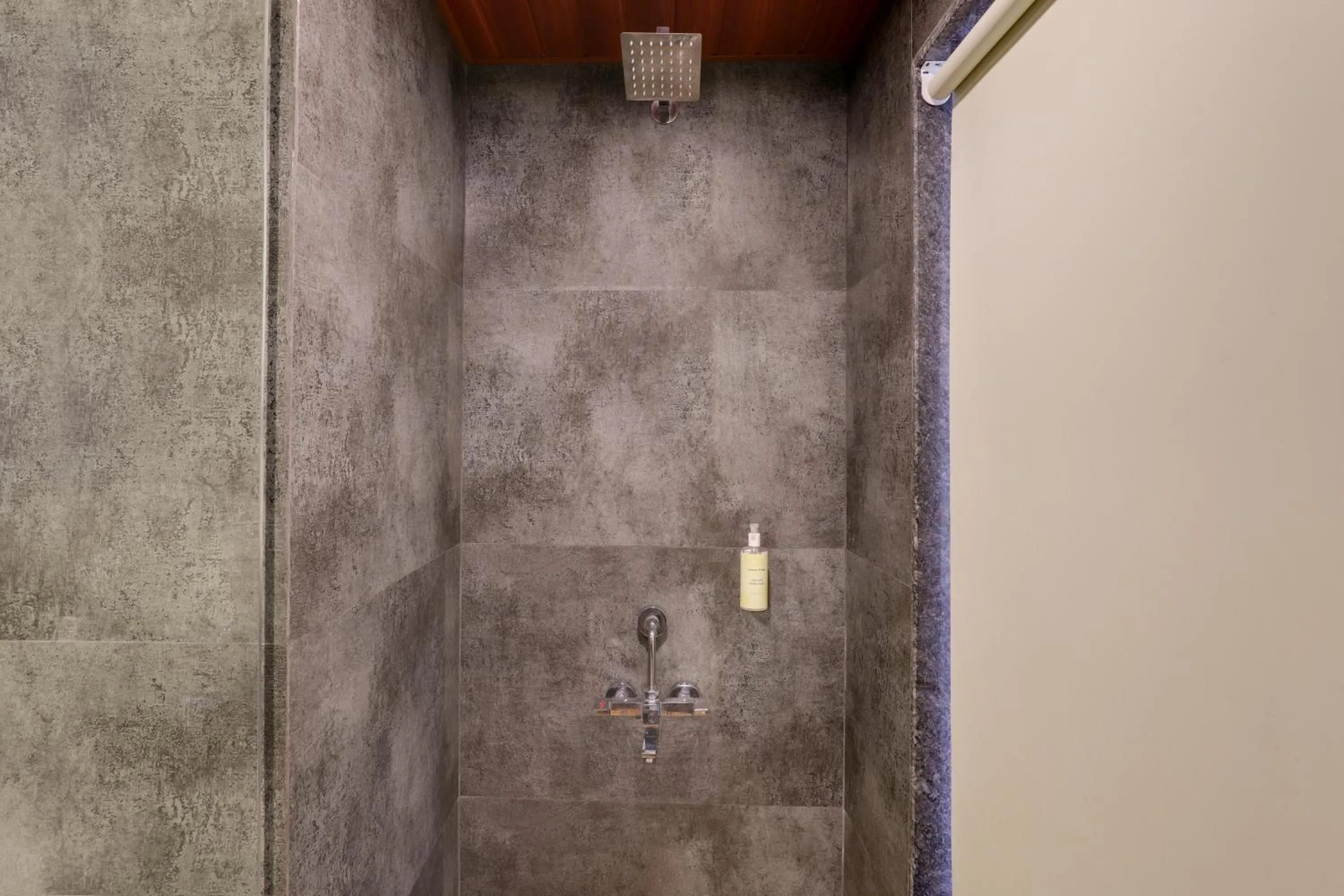 Bathroom in Lemon Tree Hotel, Dapoli