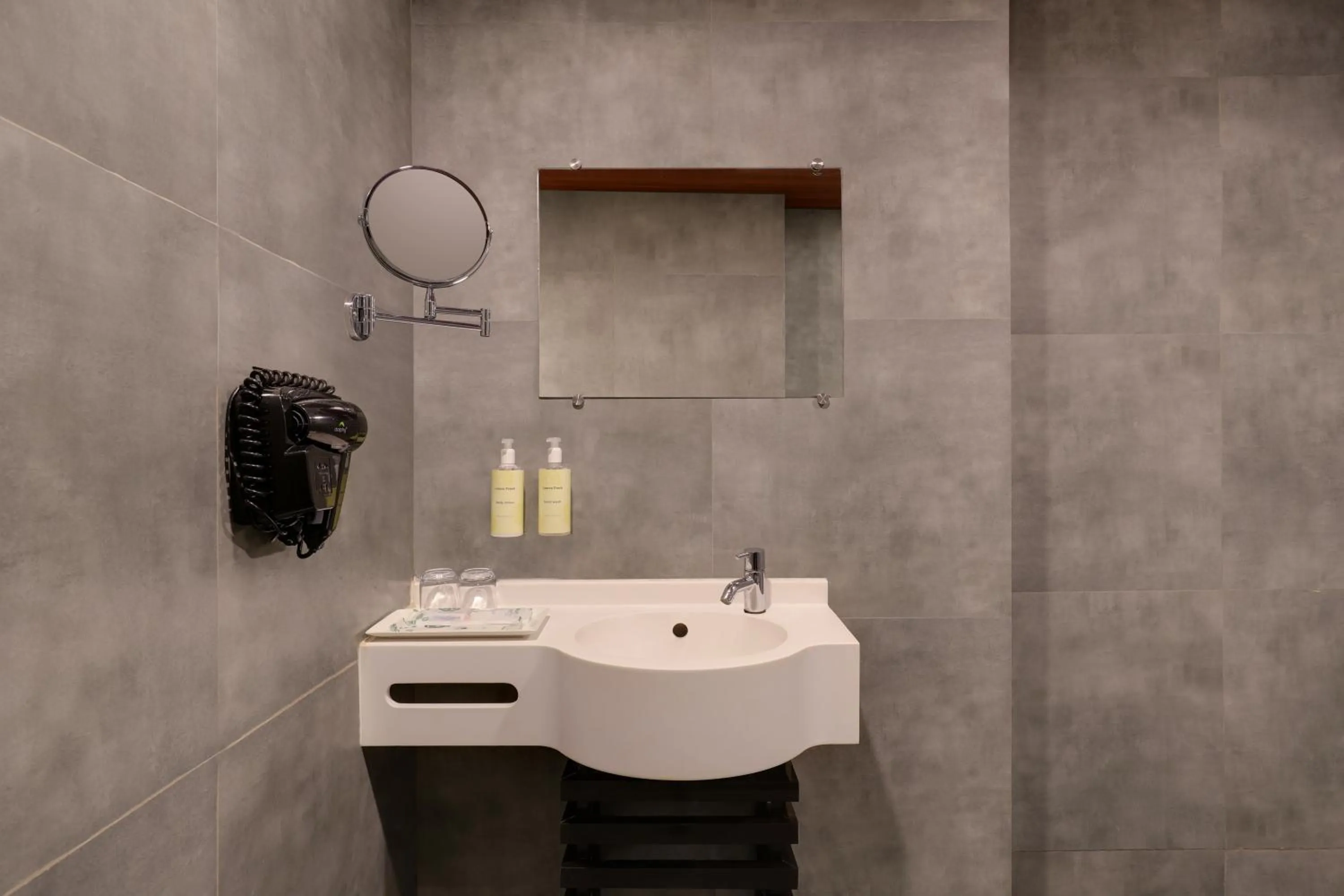 Bathroom in Lemon Tree Hotel, Dapoli