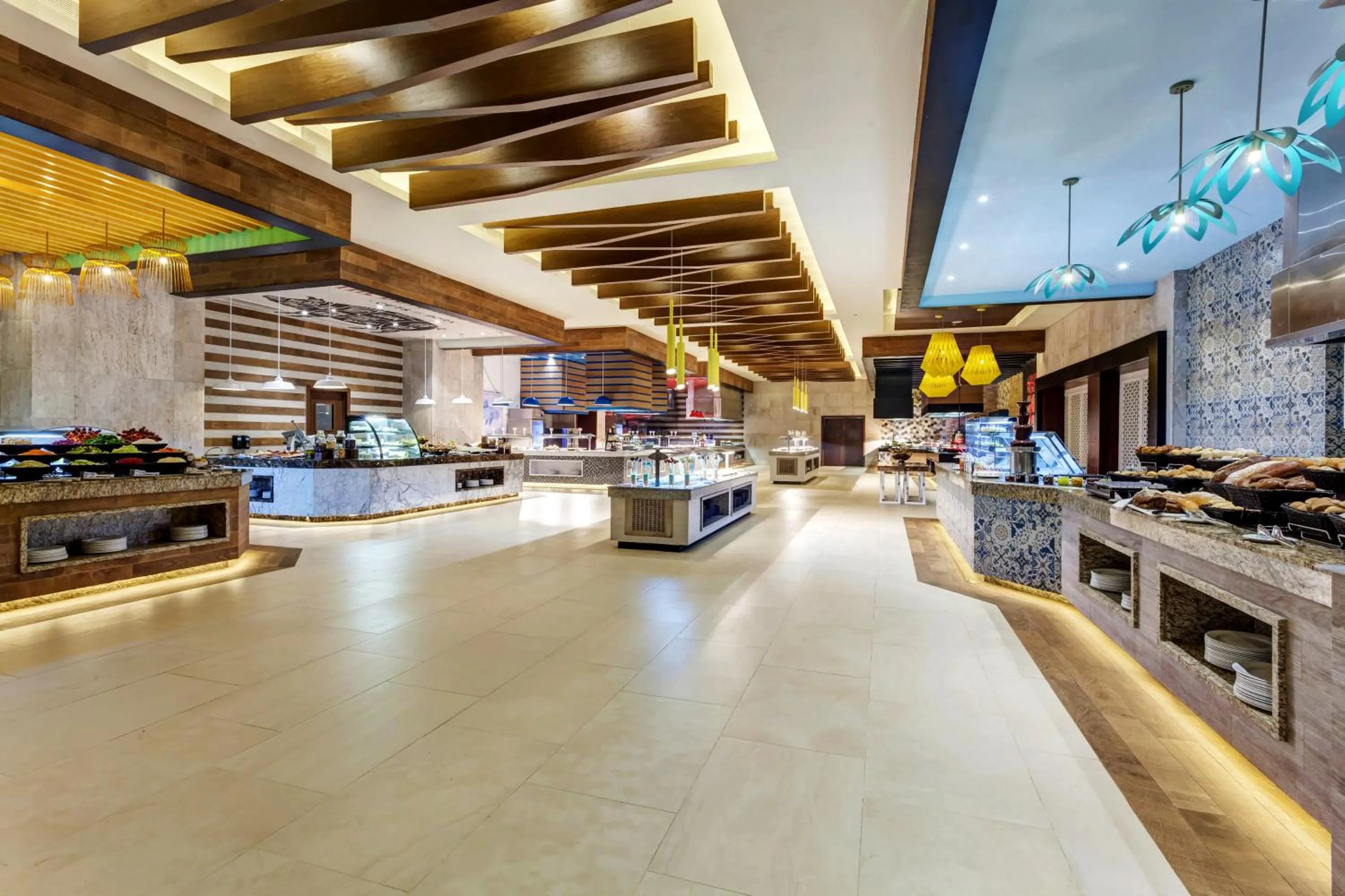 Restaurant/places to eat in Royalton Bavaro, An Autograph Collection All-Inclusive Resort & Casino