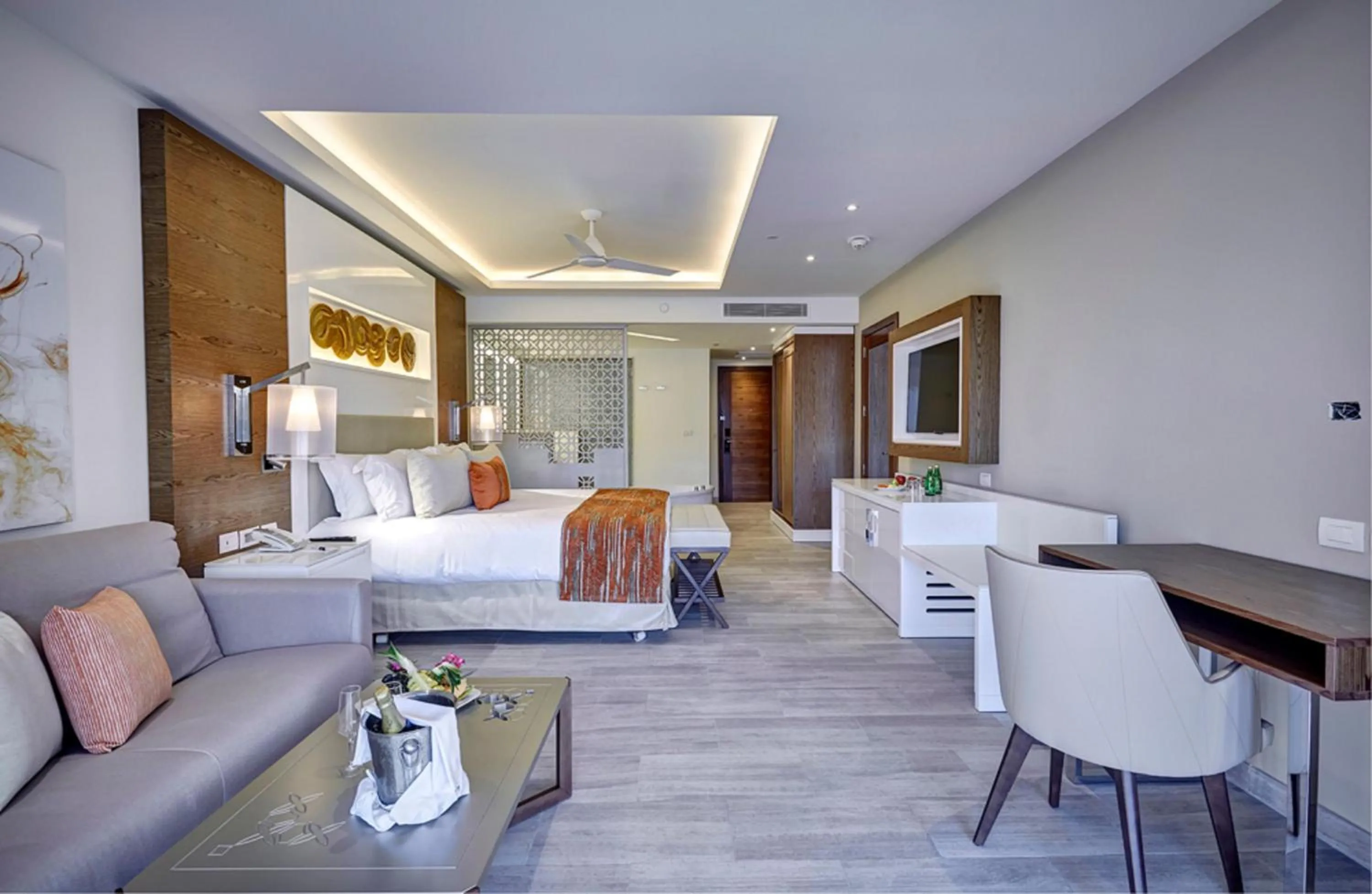 TV and multimedia, Bed in Royalton Bavaro, An Autograph Collection All-Inclusive Resort & Casino