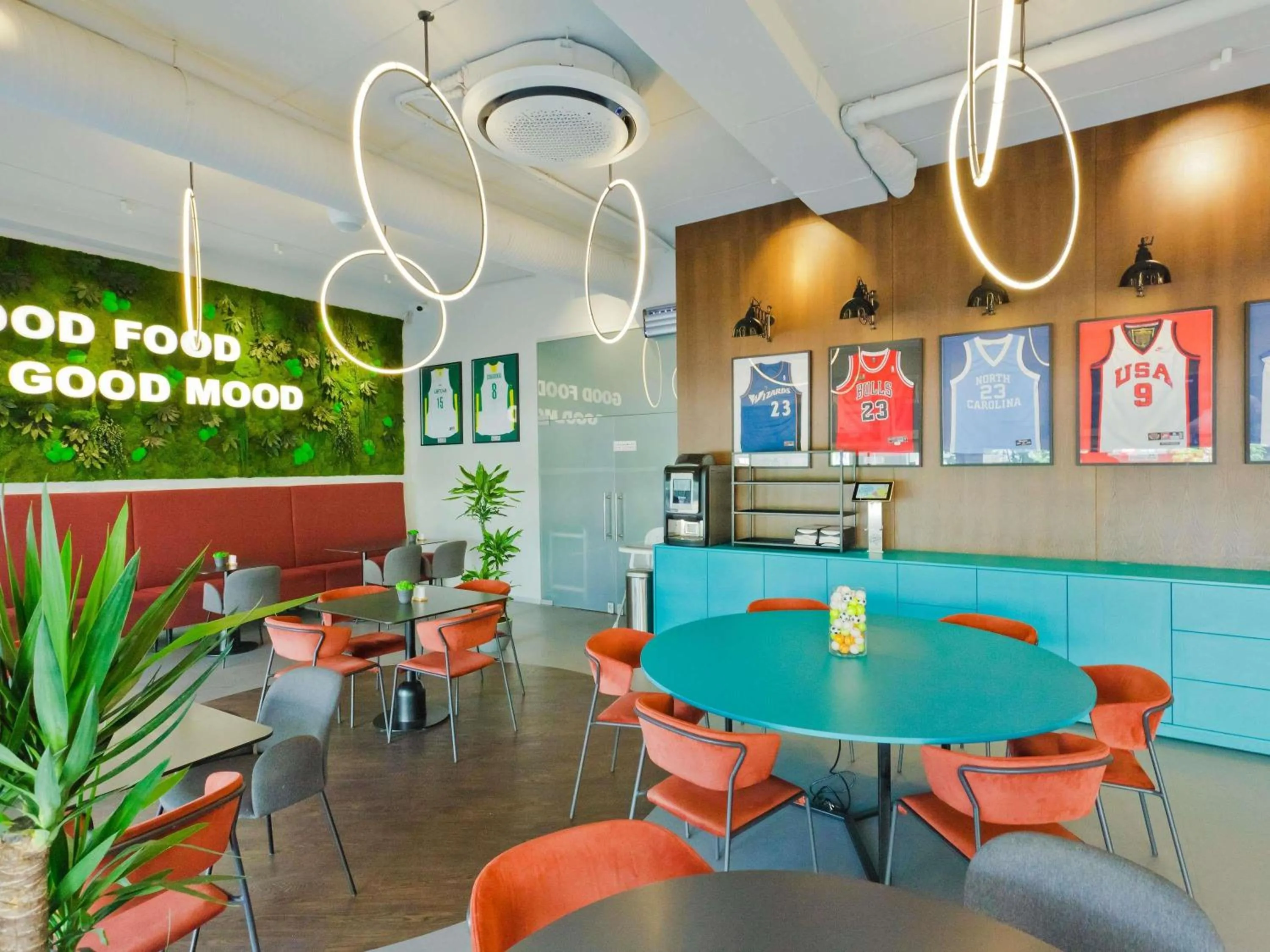 Restaurant/places to eat in IBIS Styles Kaunas Centre