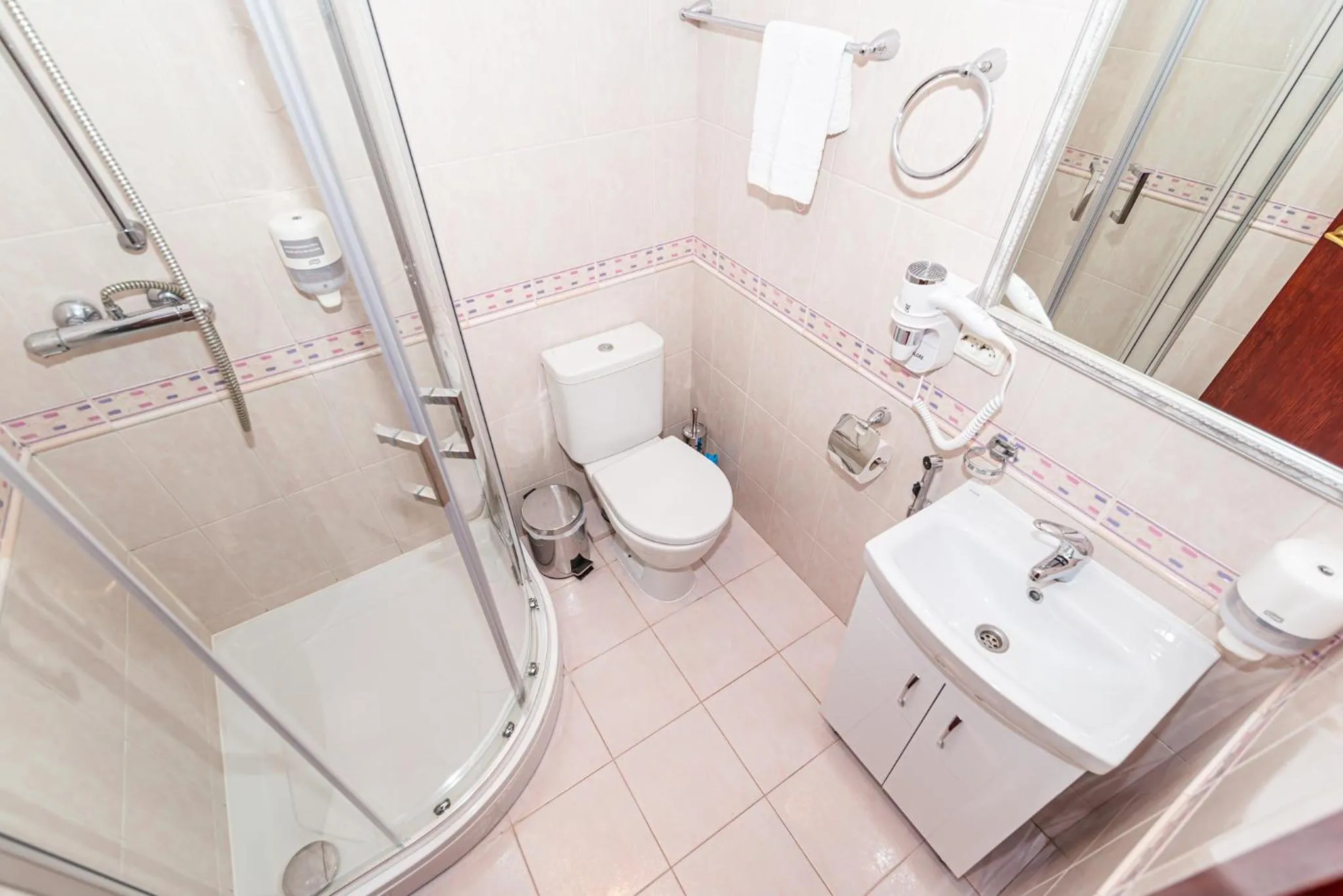 Shower in Hotel Medūna