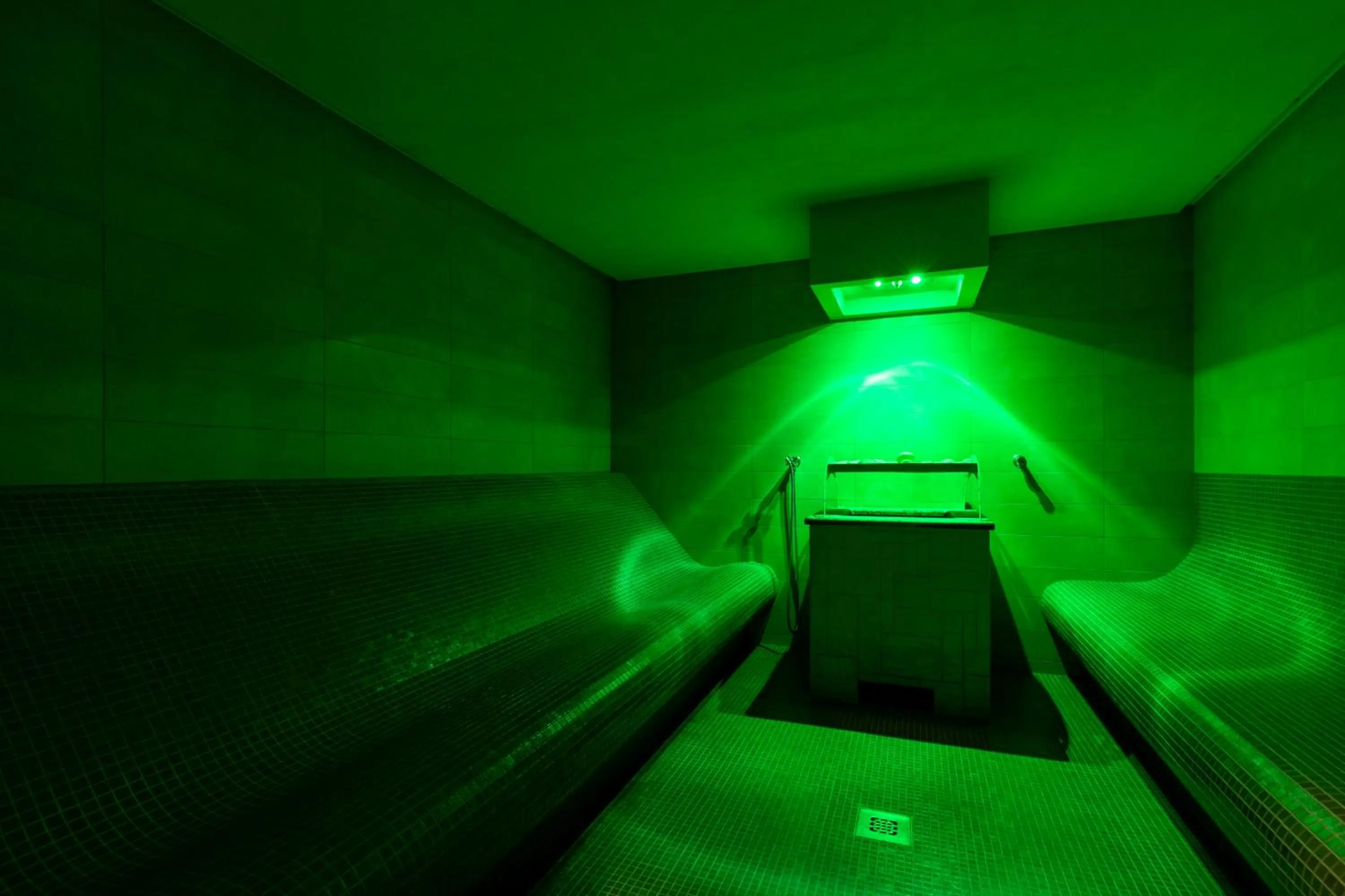 Steam room in Hotel Isolabella Wellness