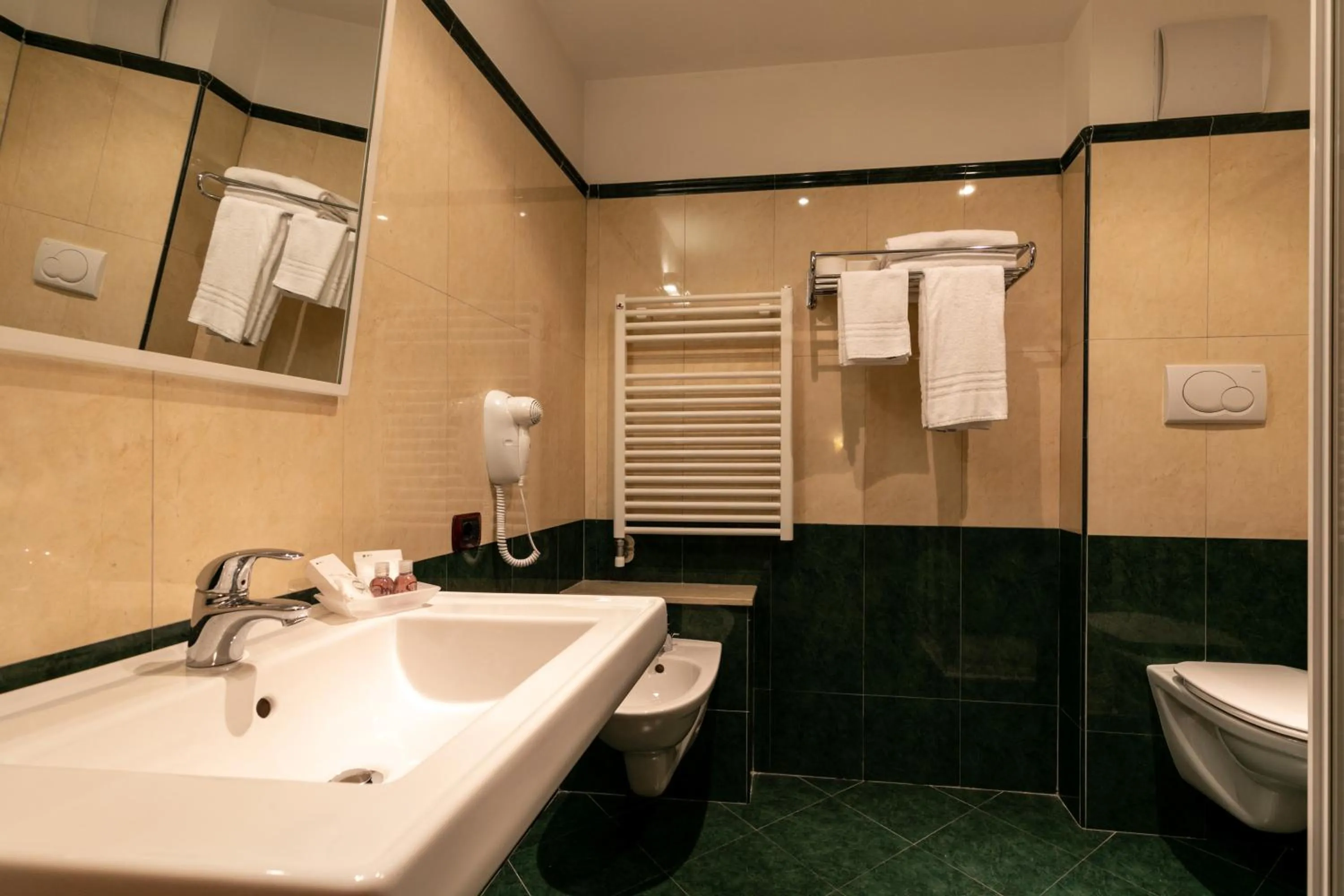 Bathroom in Hotel Isolabella Wellness