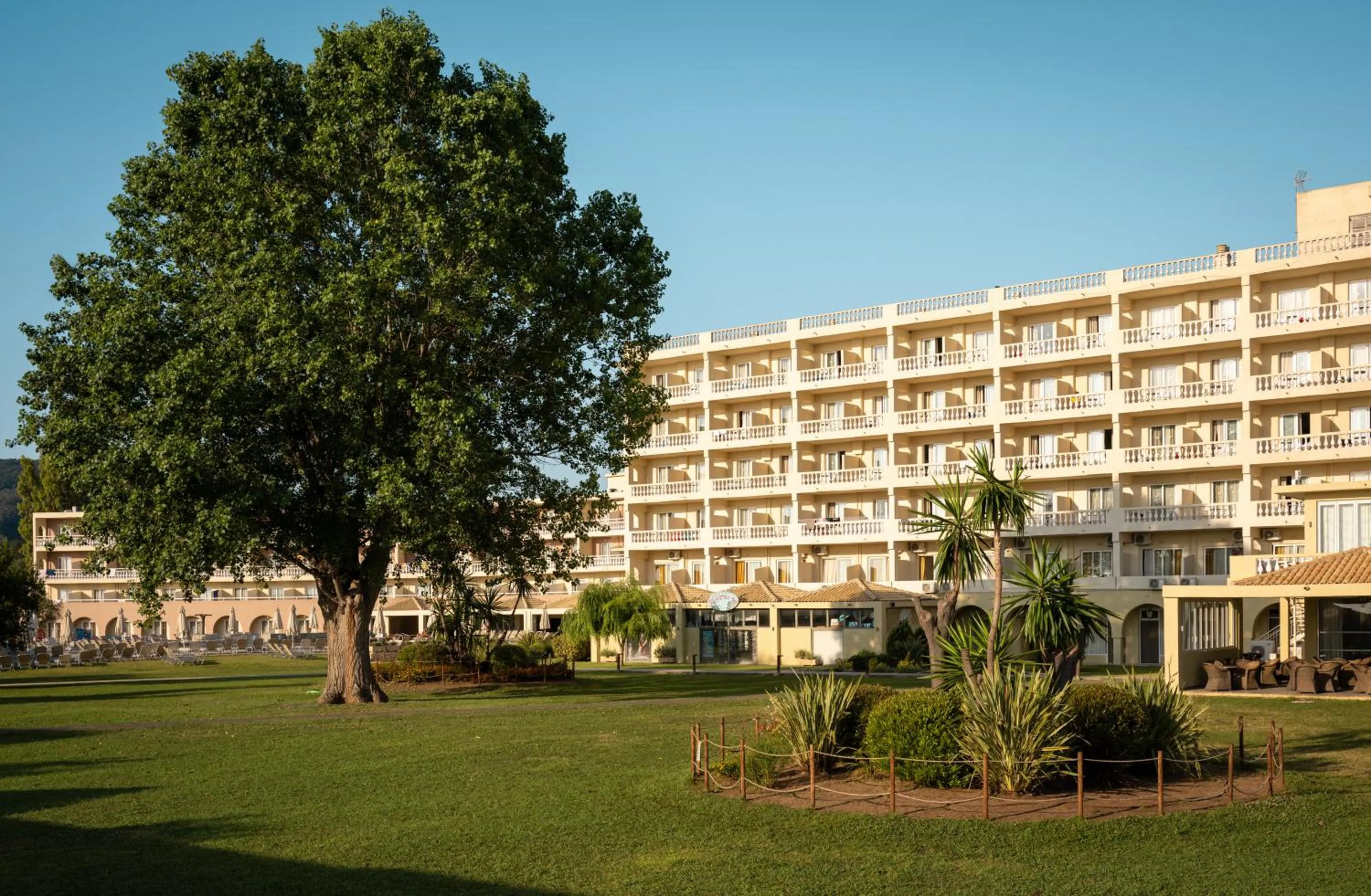 Property building in Mitsis Messonghi