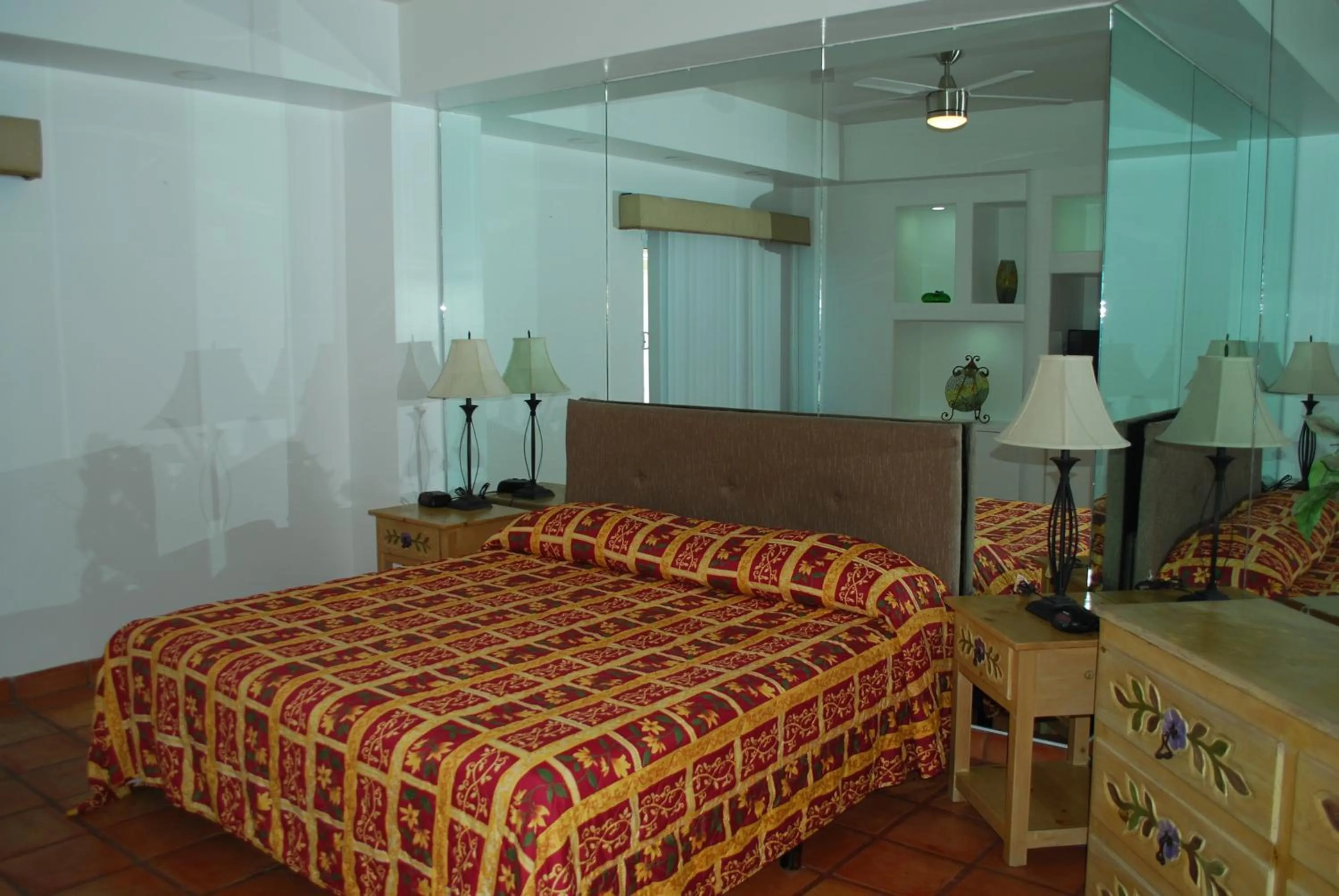 Photo of the whole room, Bed in Rosarito Inn