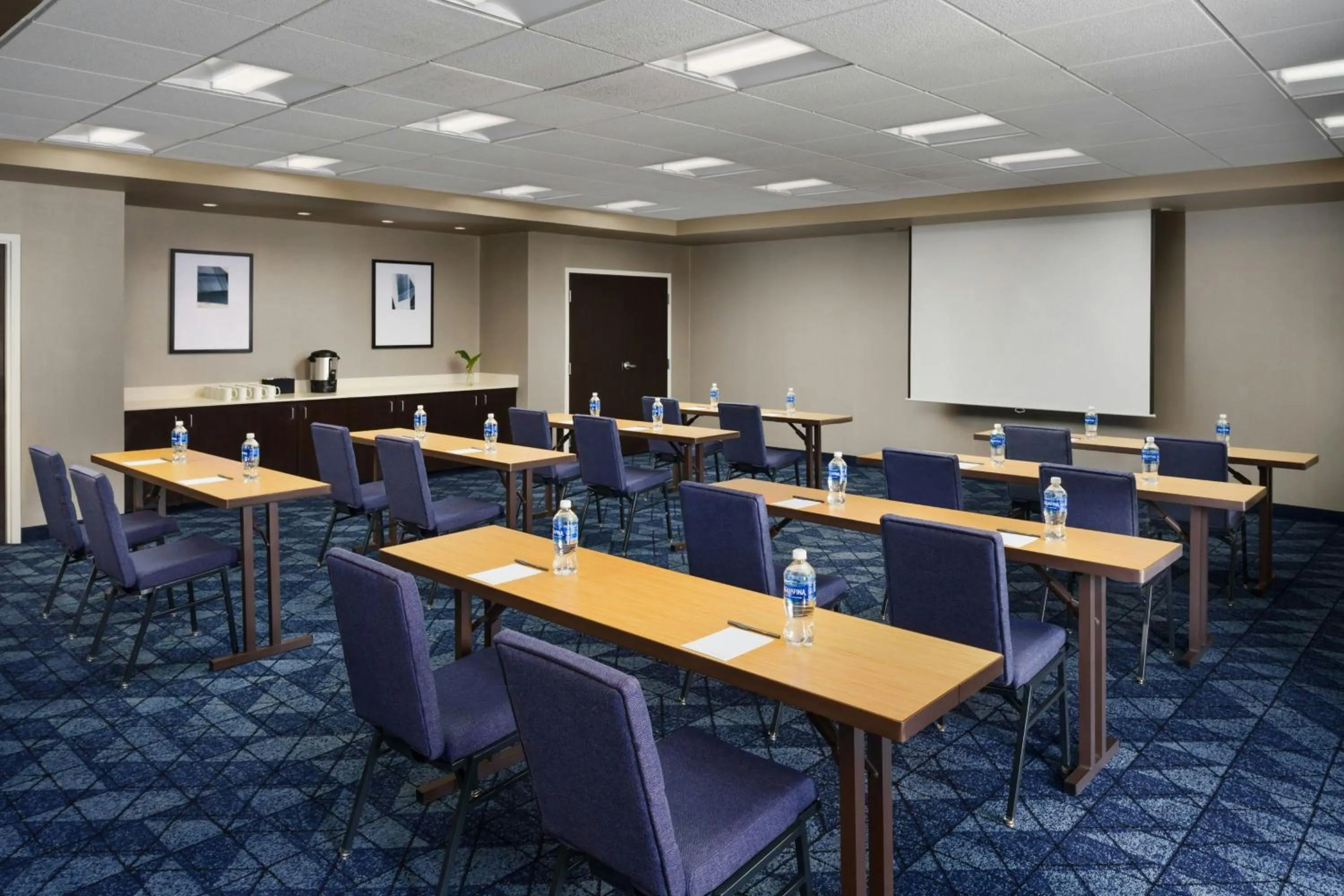 Meeting/conference room in Courtyard by Marriott Potomac Mills Woodbridge