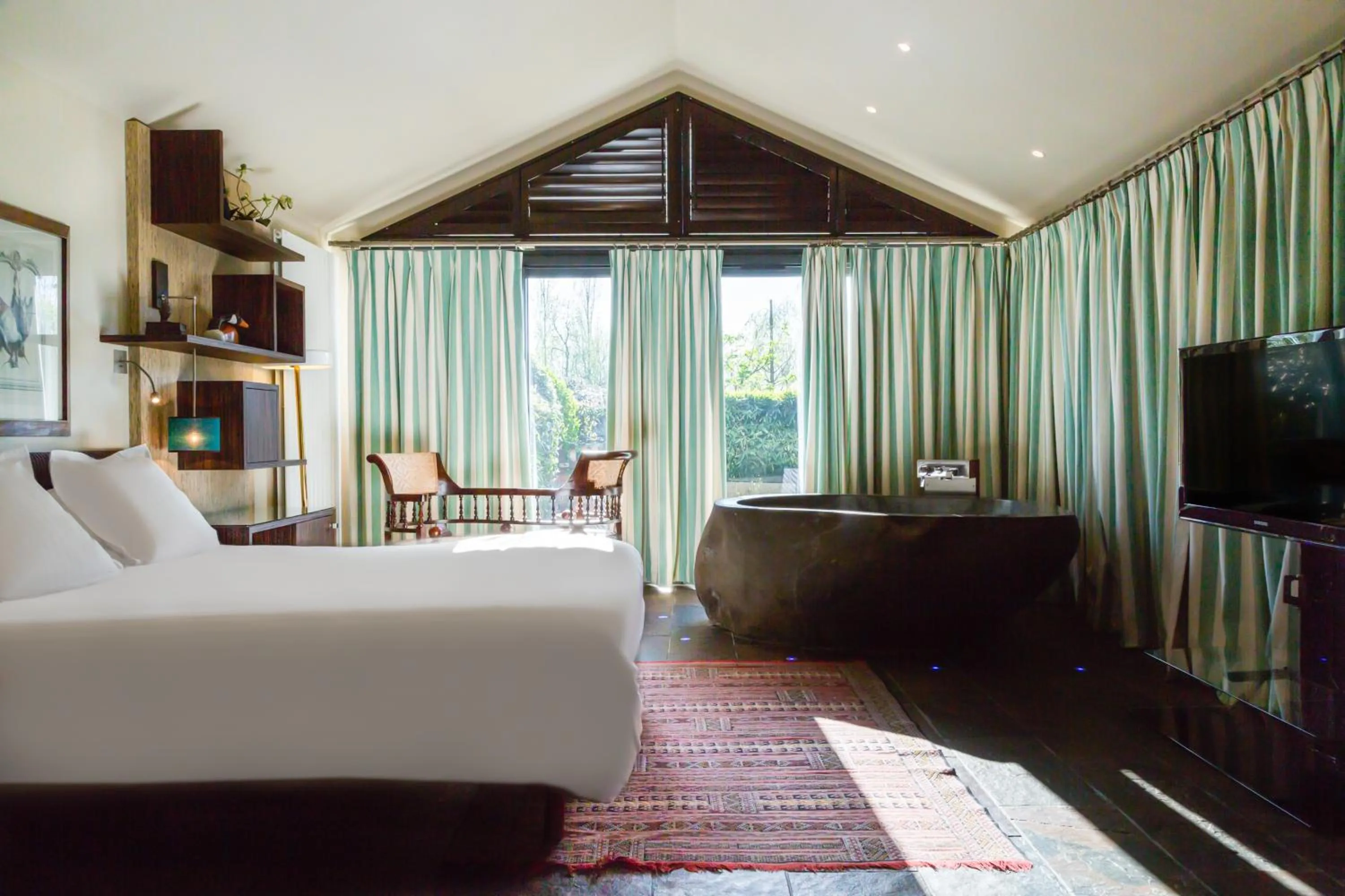 Bed in La Mare aux Oiseaux, The Originals Collection