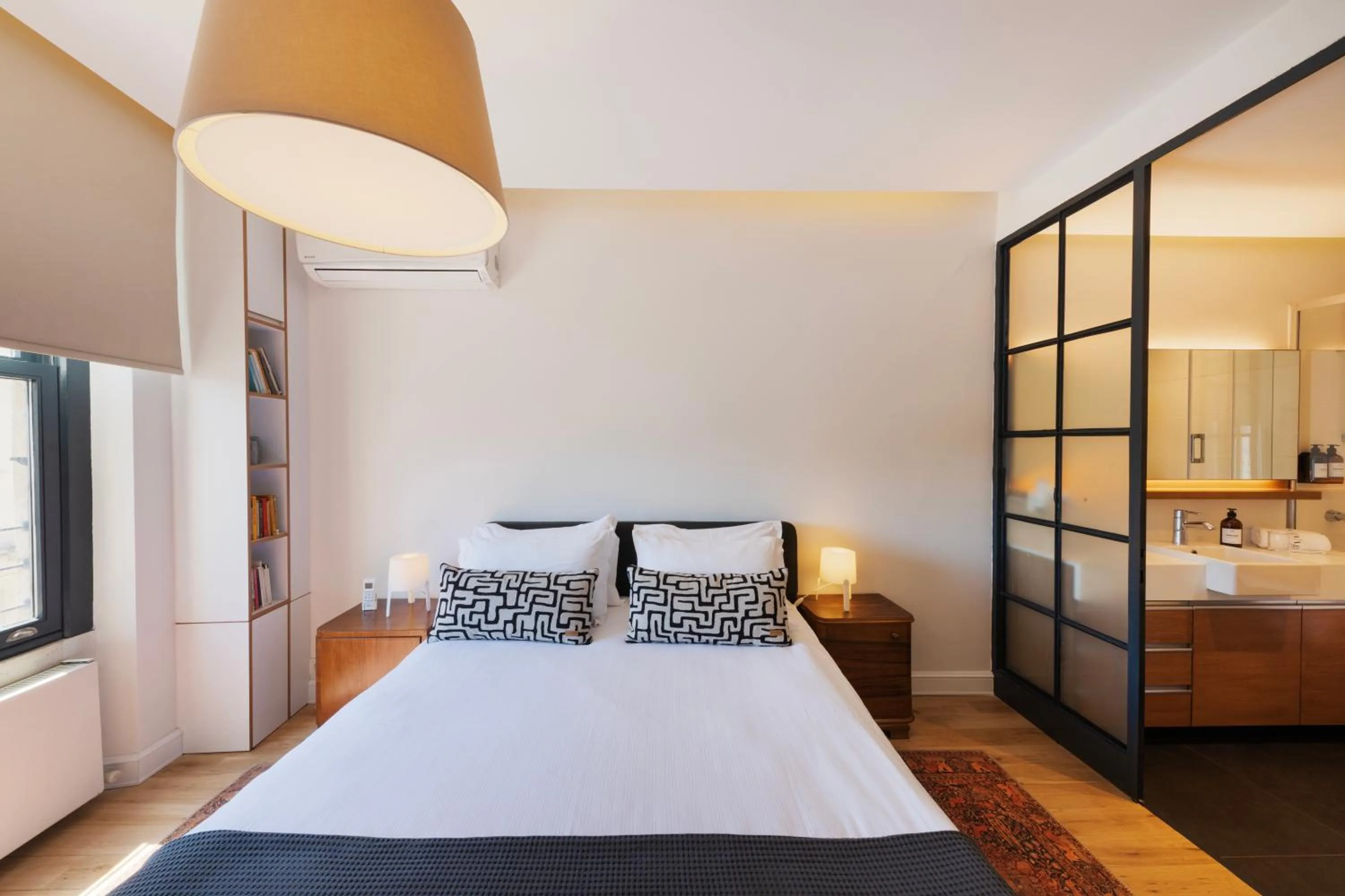 Bedroom, Bed in GALATA M84