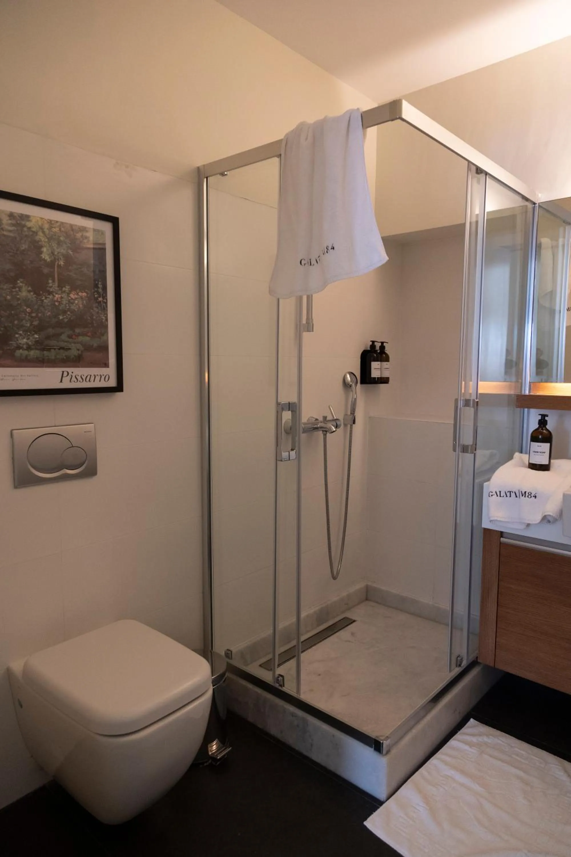 Bathroom in GALATA M84