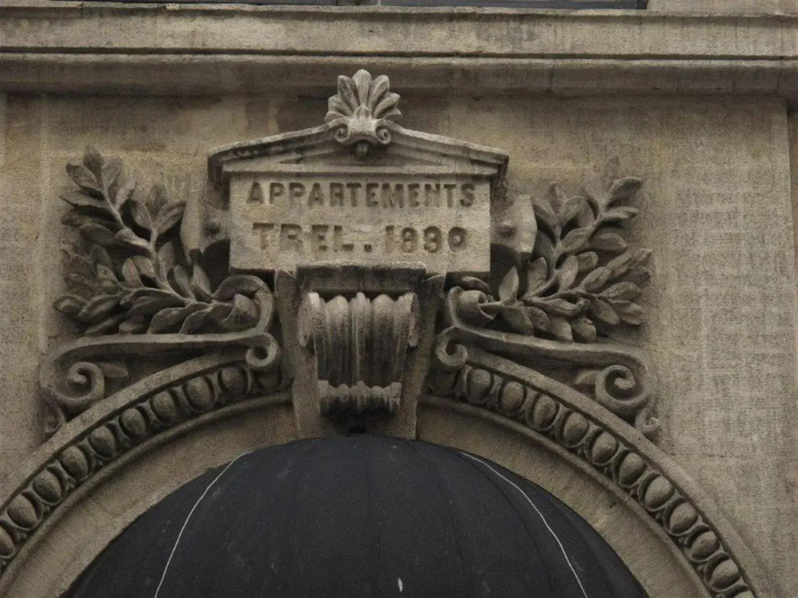 Facade/entrance in GALATA M84 Facade/entrance in GALATA M84