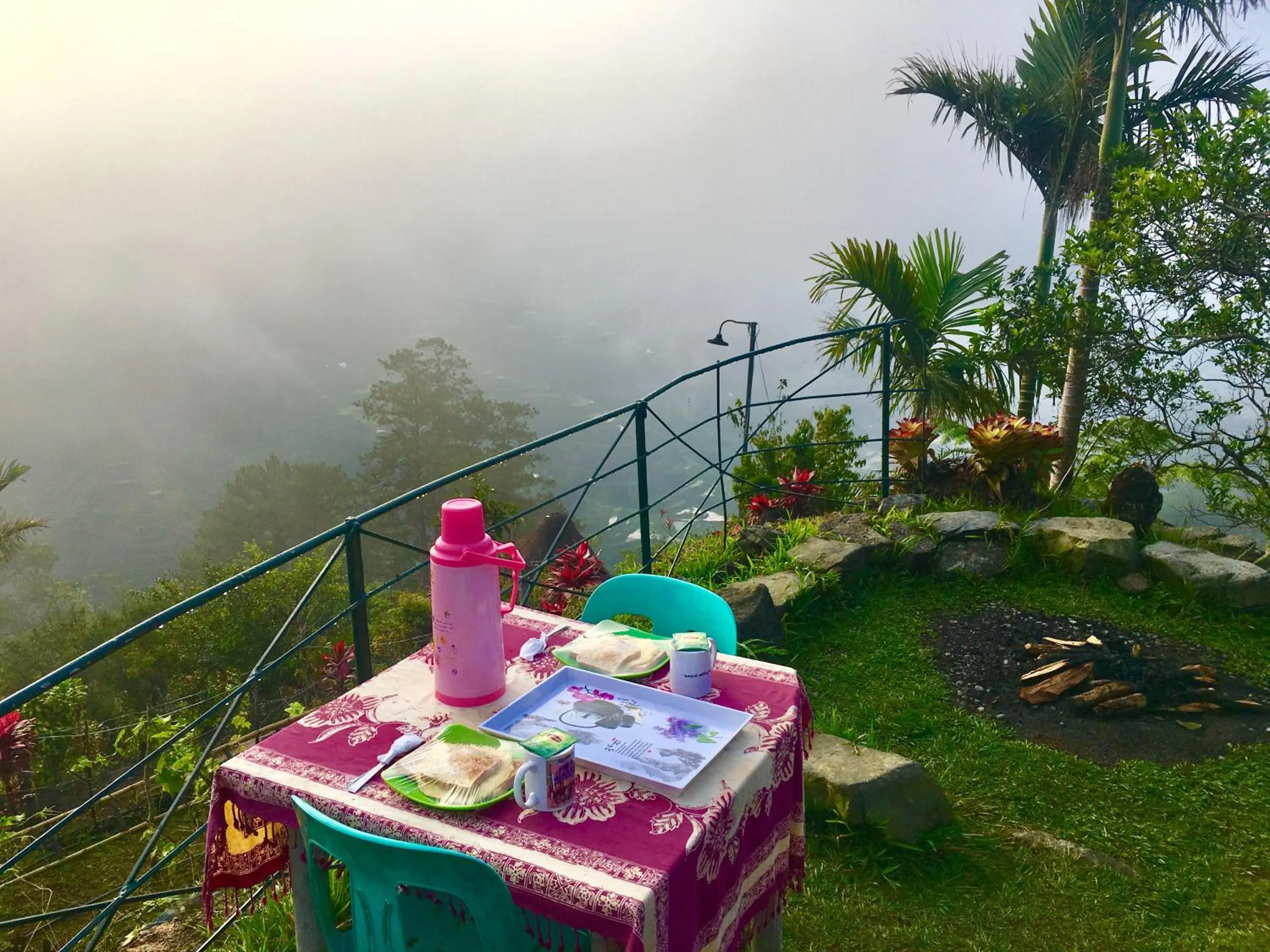 Day in Hiwang Native House Inn & Viewdeck
