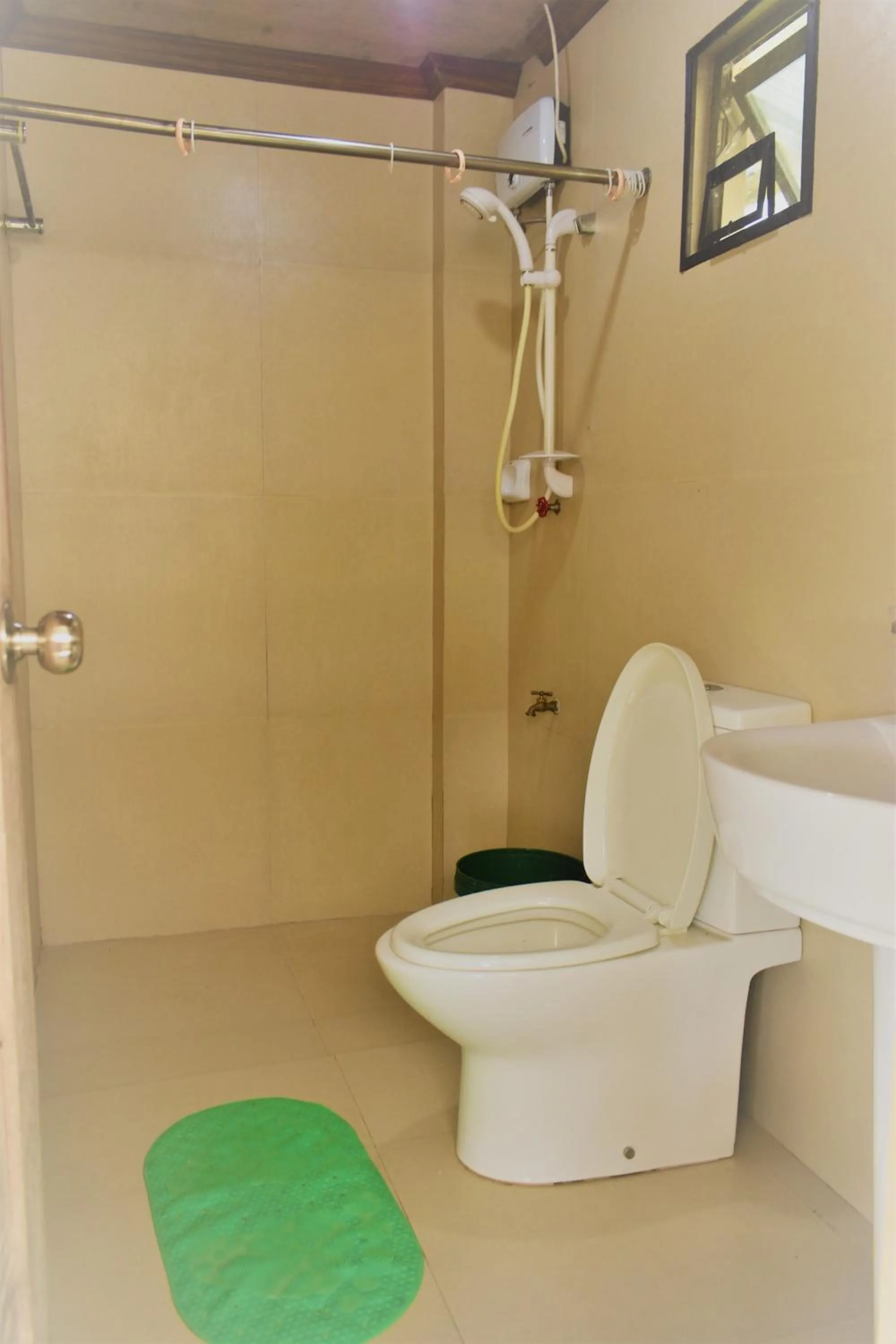 Shower in Hiwang Native House Inn & Viewdeck