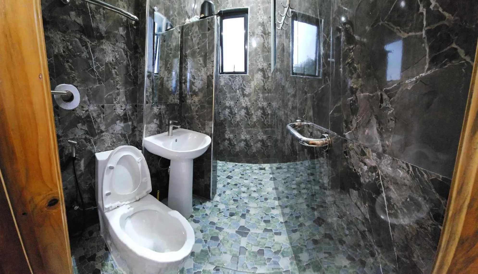Shower in Hiwang Native House Inn & Viewdeck