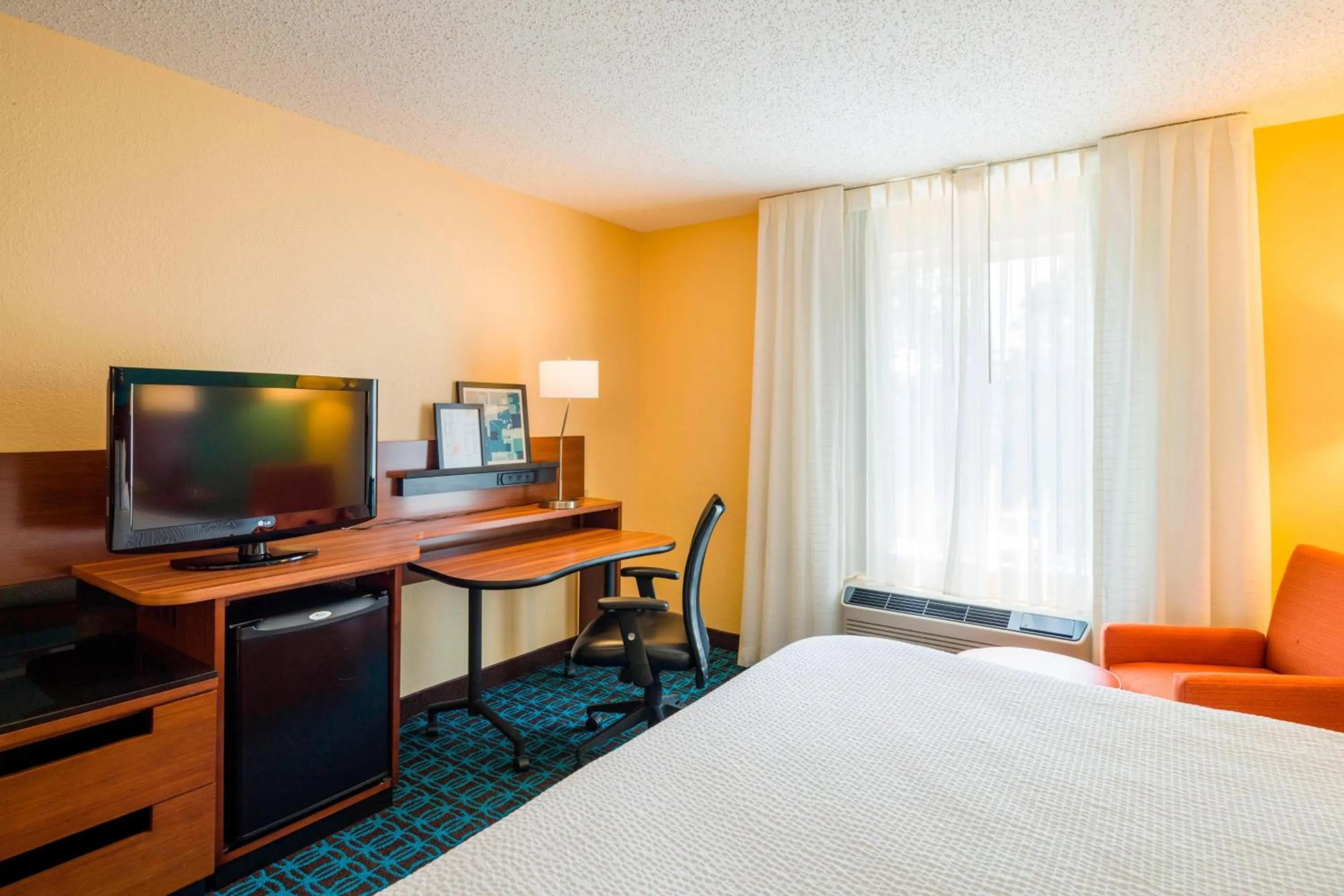 Photo of the whole room, Bed in Best Western Allentown Bethlehem Lehigh Valley Inn & Suites