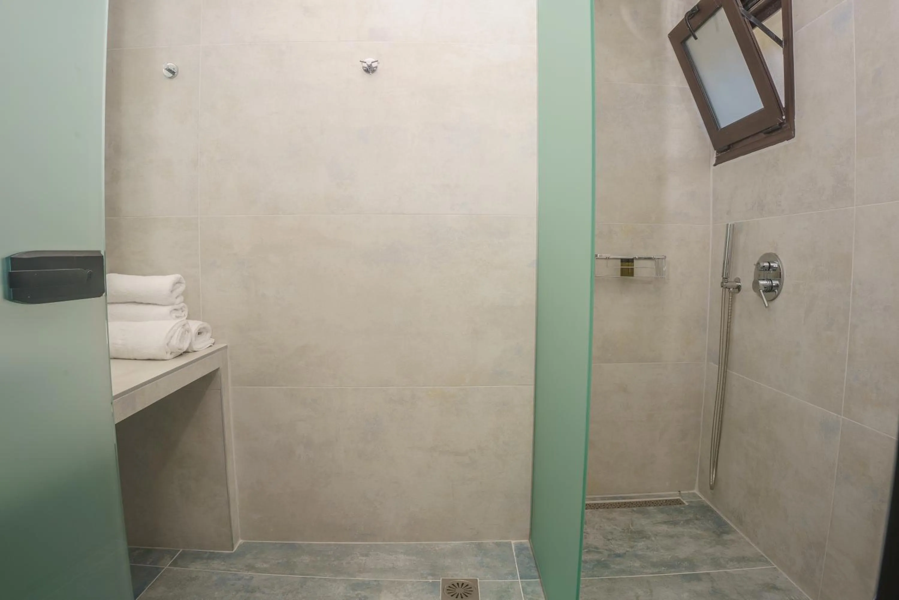 Shower in Sunlight Hotel