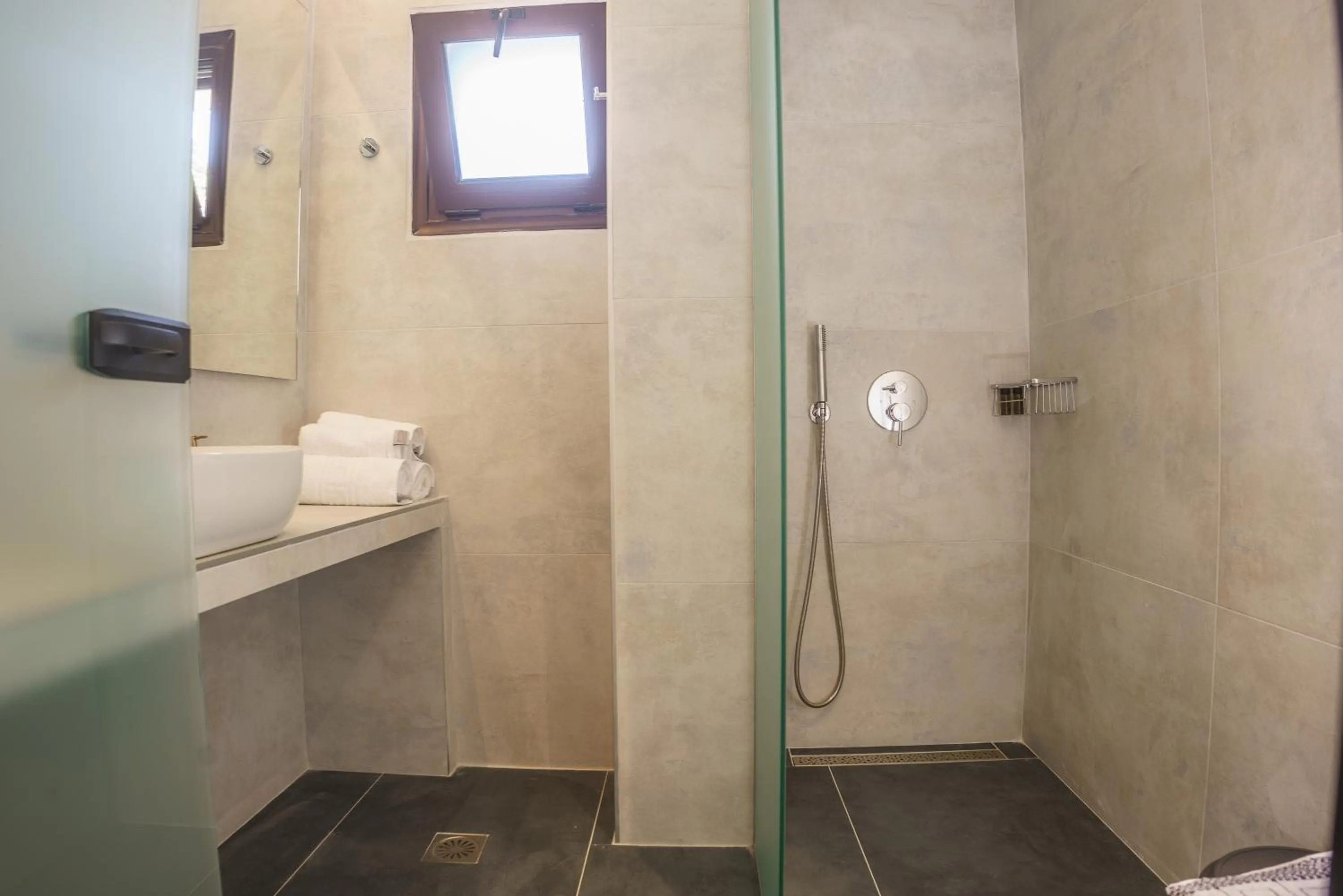 Shower in Sunlight Hotel