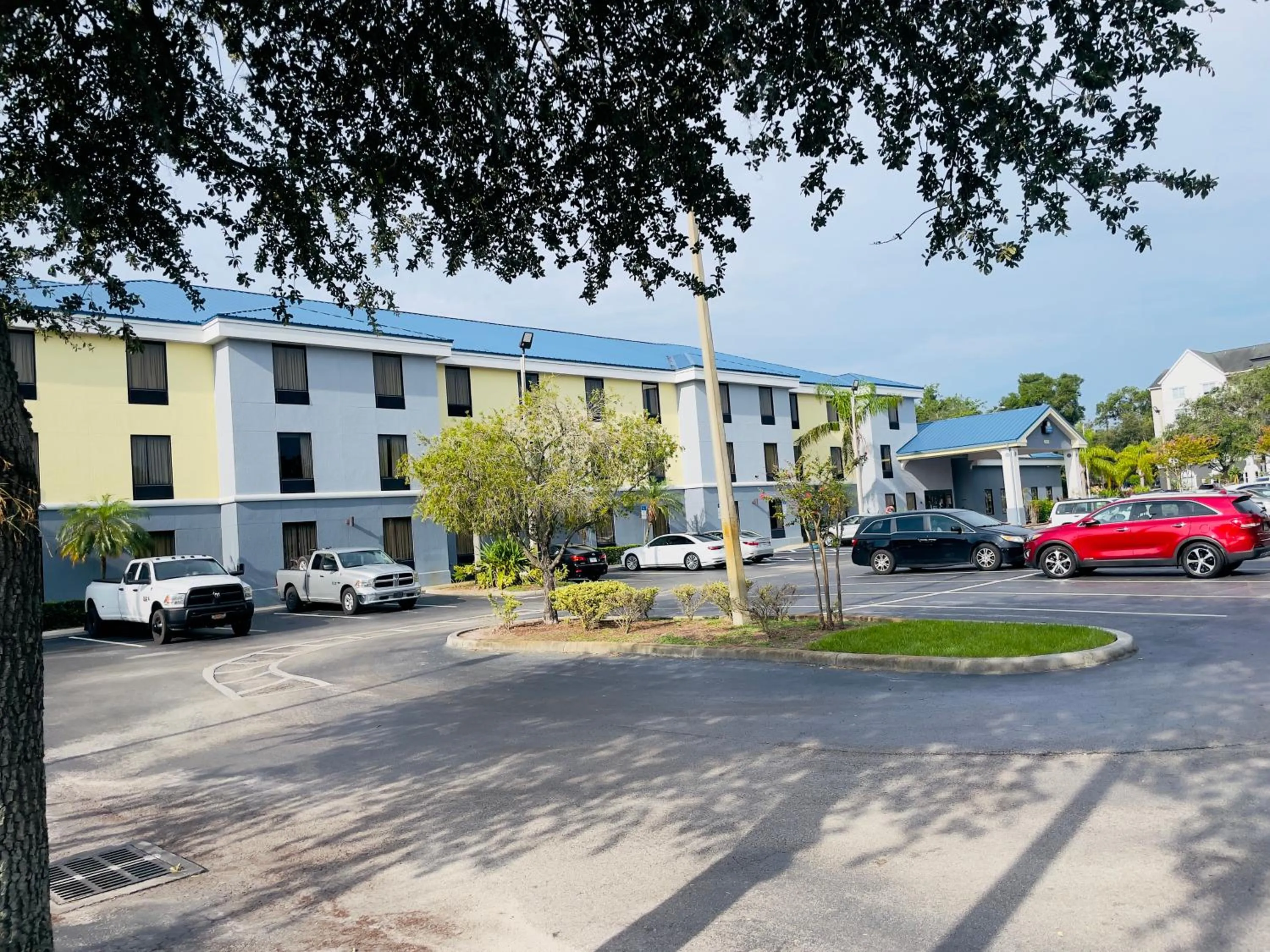 Property building in Days Inn & Suites by Wyndham Lakeland