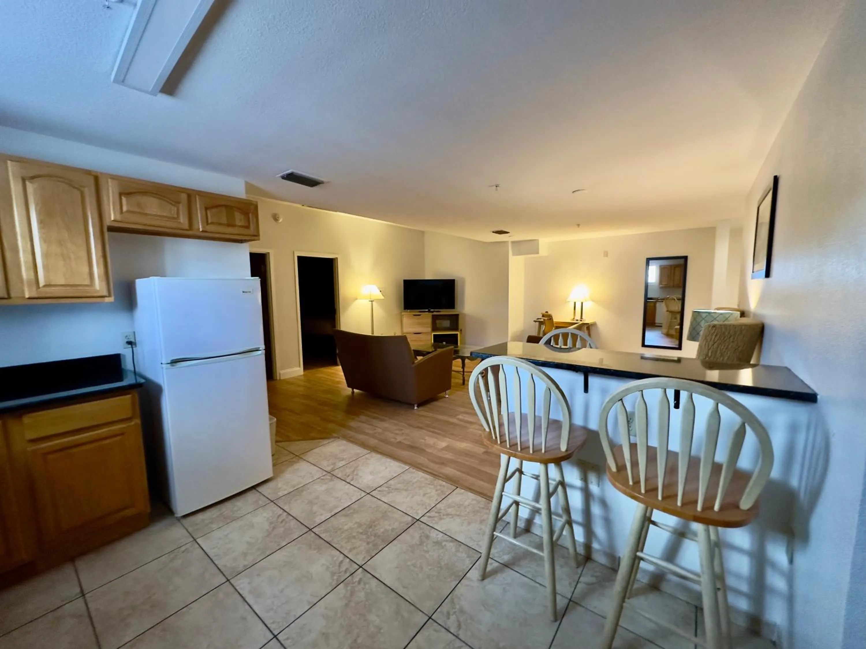 Living room in Days Inn & Suites by Wyndham Lakeland