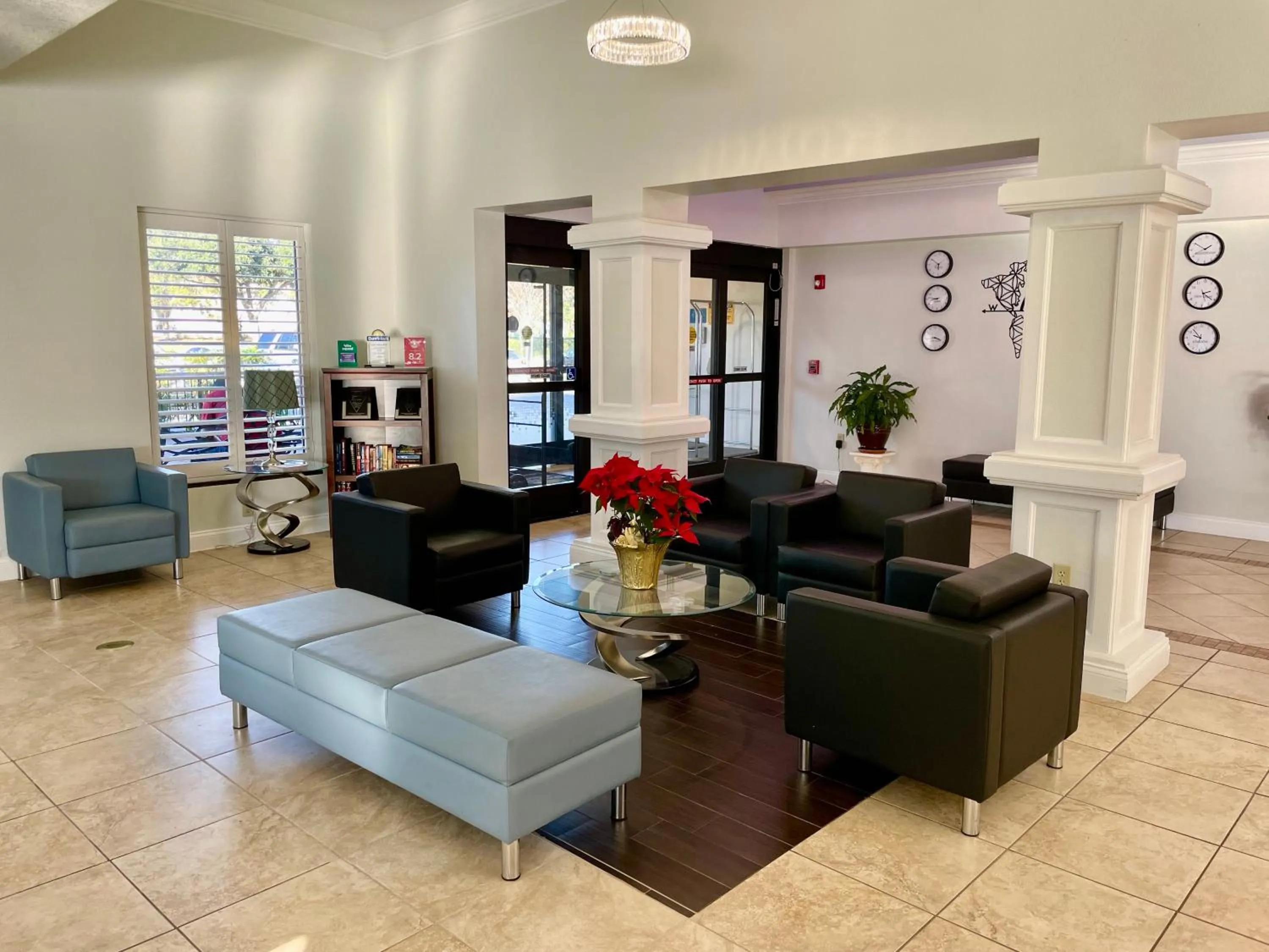 Facade/entrance in Days Inn & Suites by Wyndham Lakeland