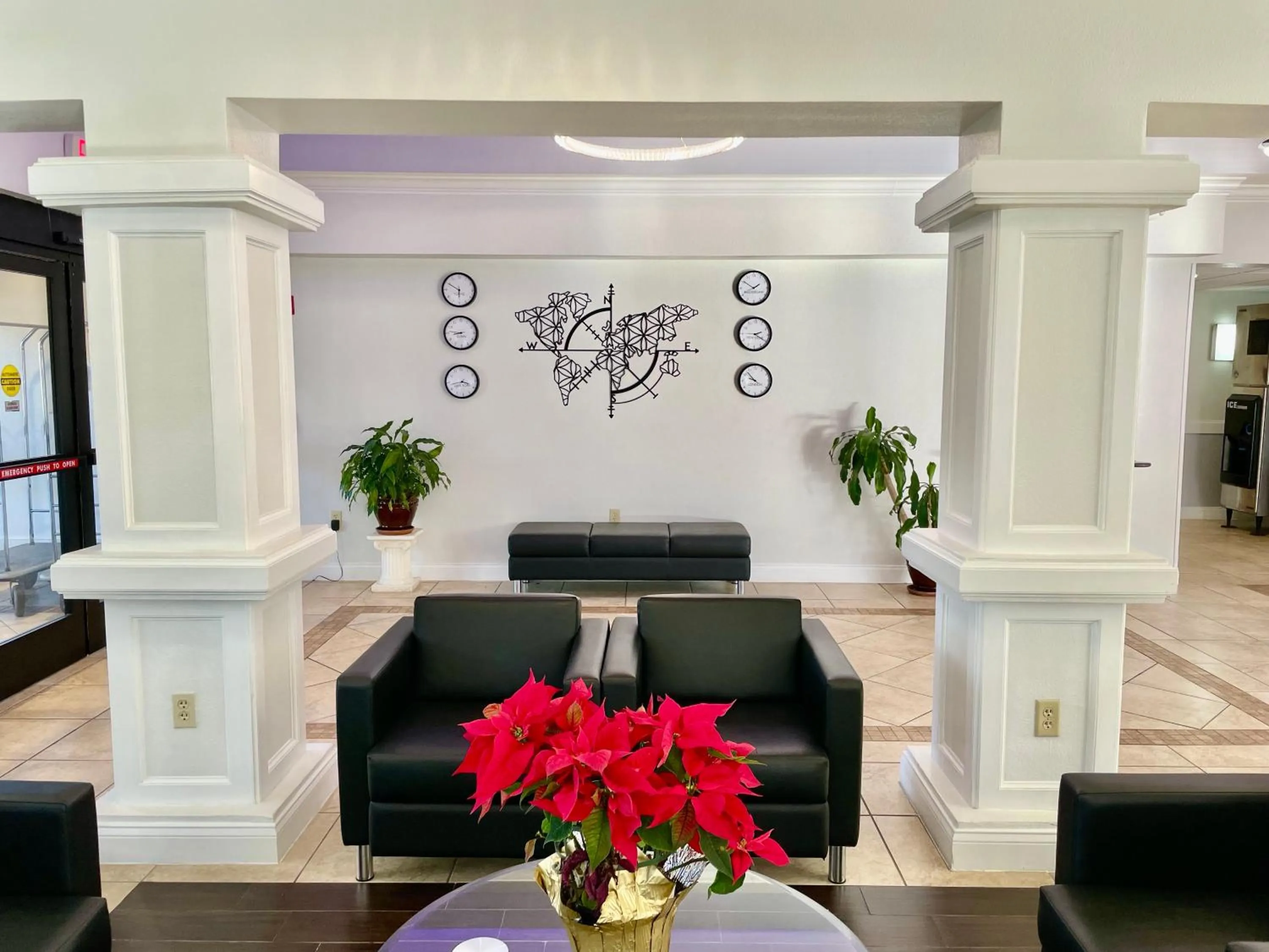 Facade/entrance in Days Inn & Suites by Wyndham Lakeland