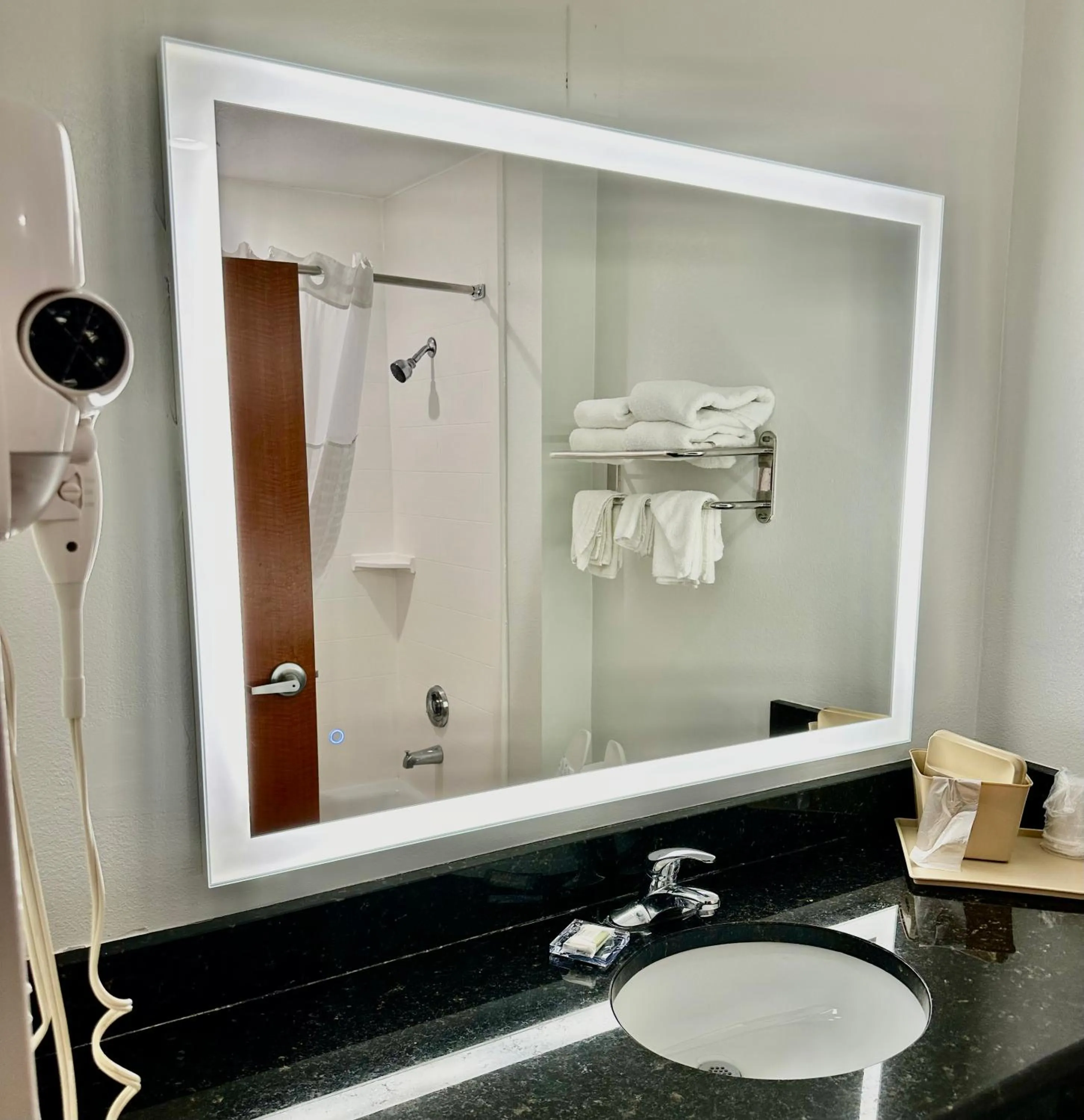 Shower in Days Inn & Suites by Wyndham Lakeland