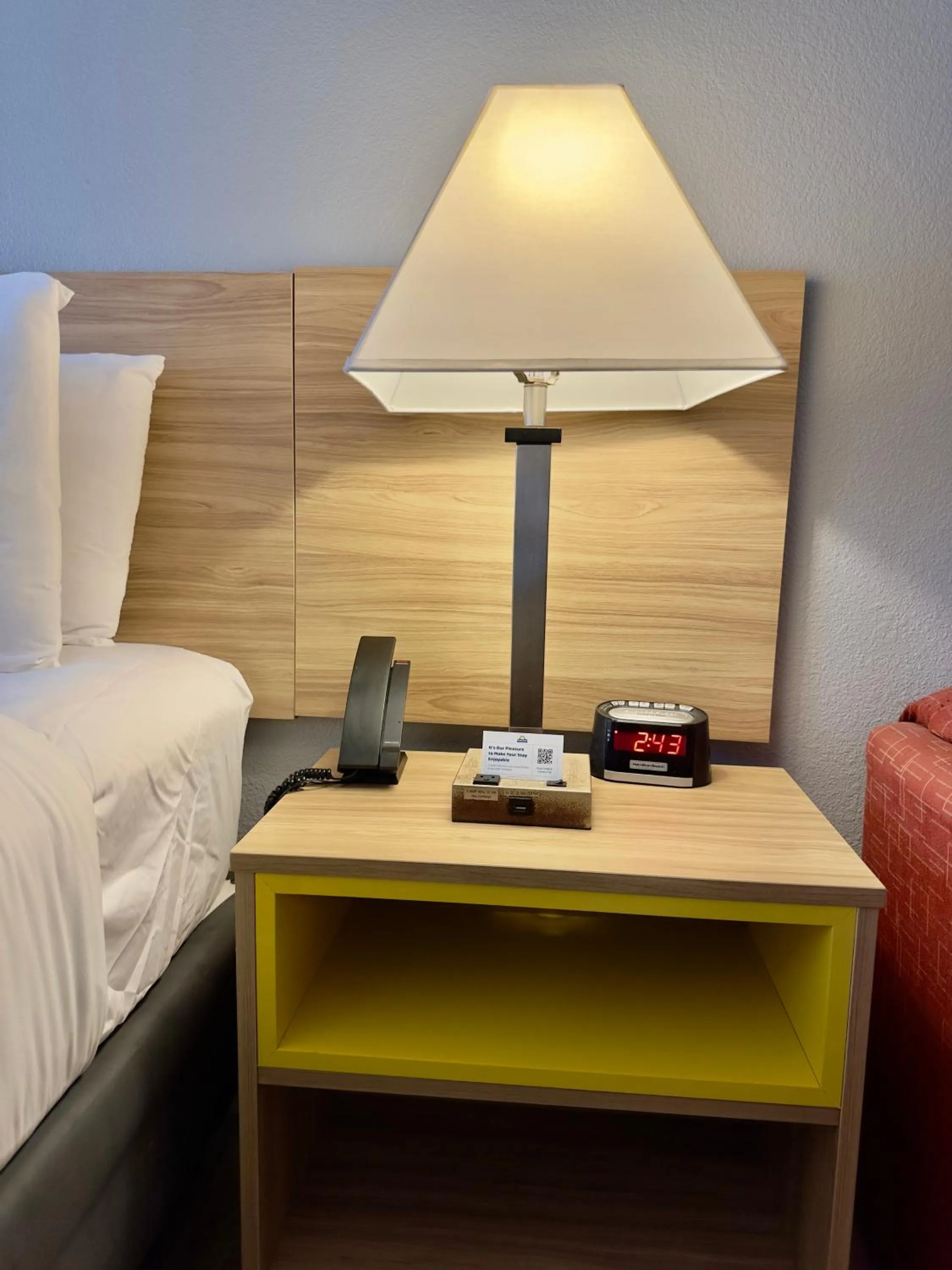 Bedroom, Bed in Days Inn & Suites by Wyndham Lakeland