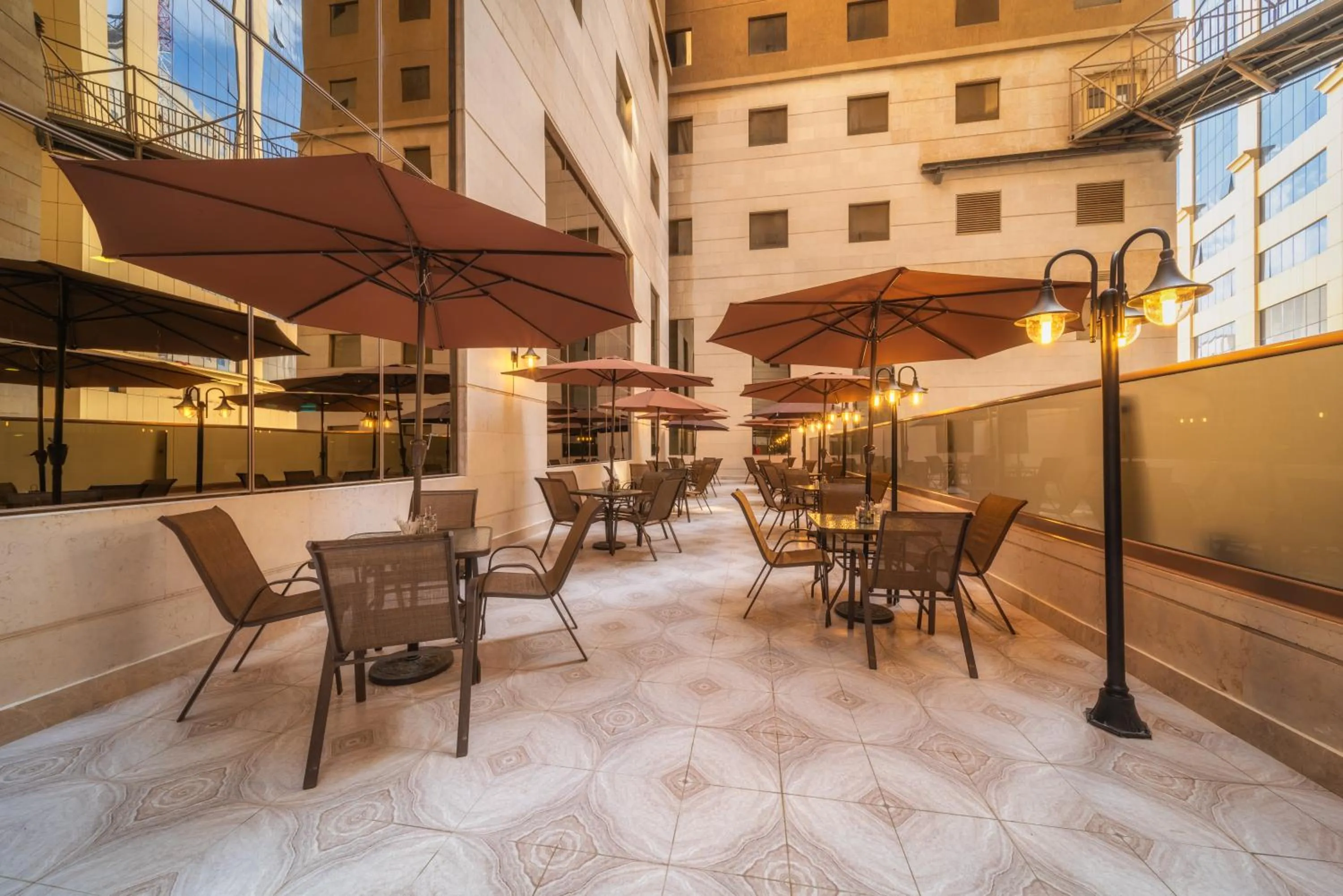 Restaurant/places to eat in Al Kiswah Towers Hotel